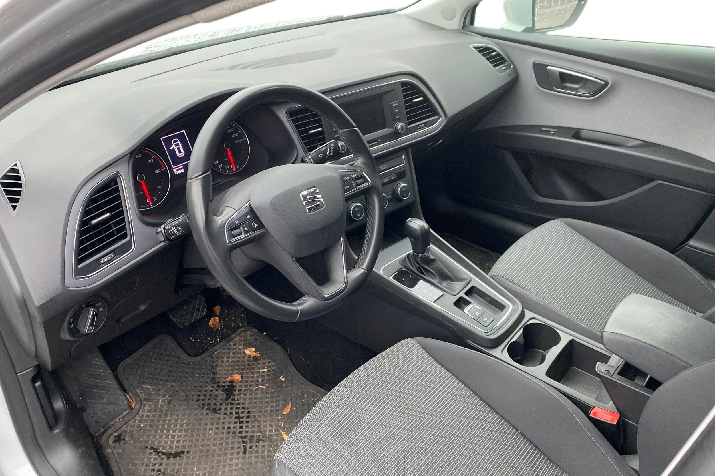 Valkoinen SEAT LEON ST 2020 kuva 3.