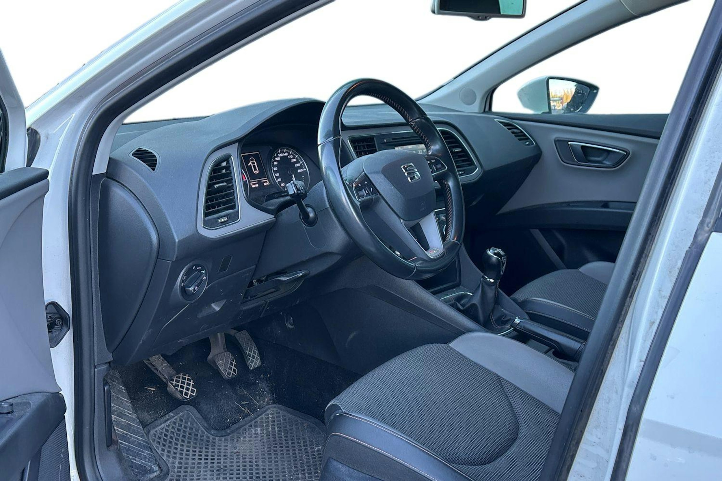 valkoinen SEAT Leon X-Perience 2015 kuva 3.