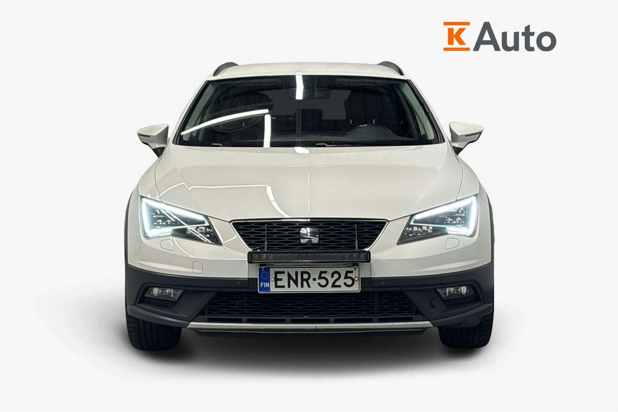 valkoinen SEAT Leon X-Perience 2015 kuva 5.