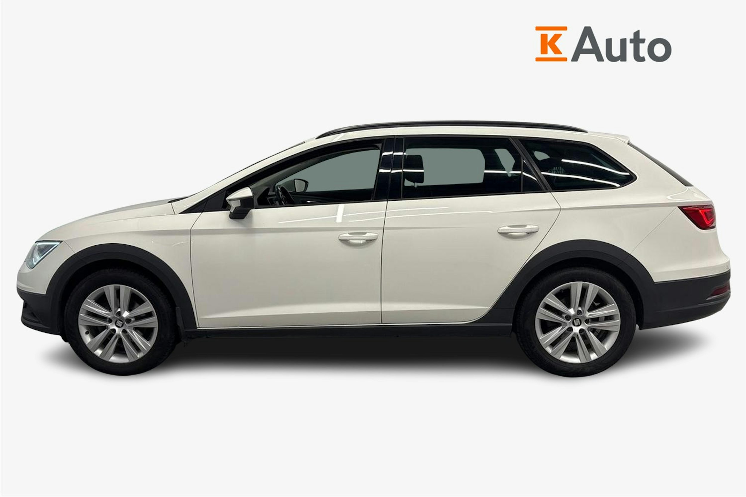 valkoinen SEAT Leon X-Perience 2015 kuva 6.