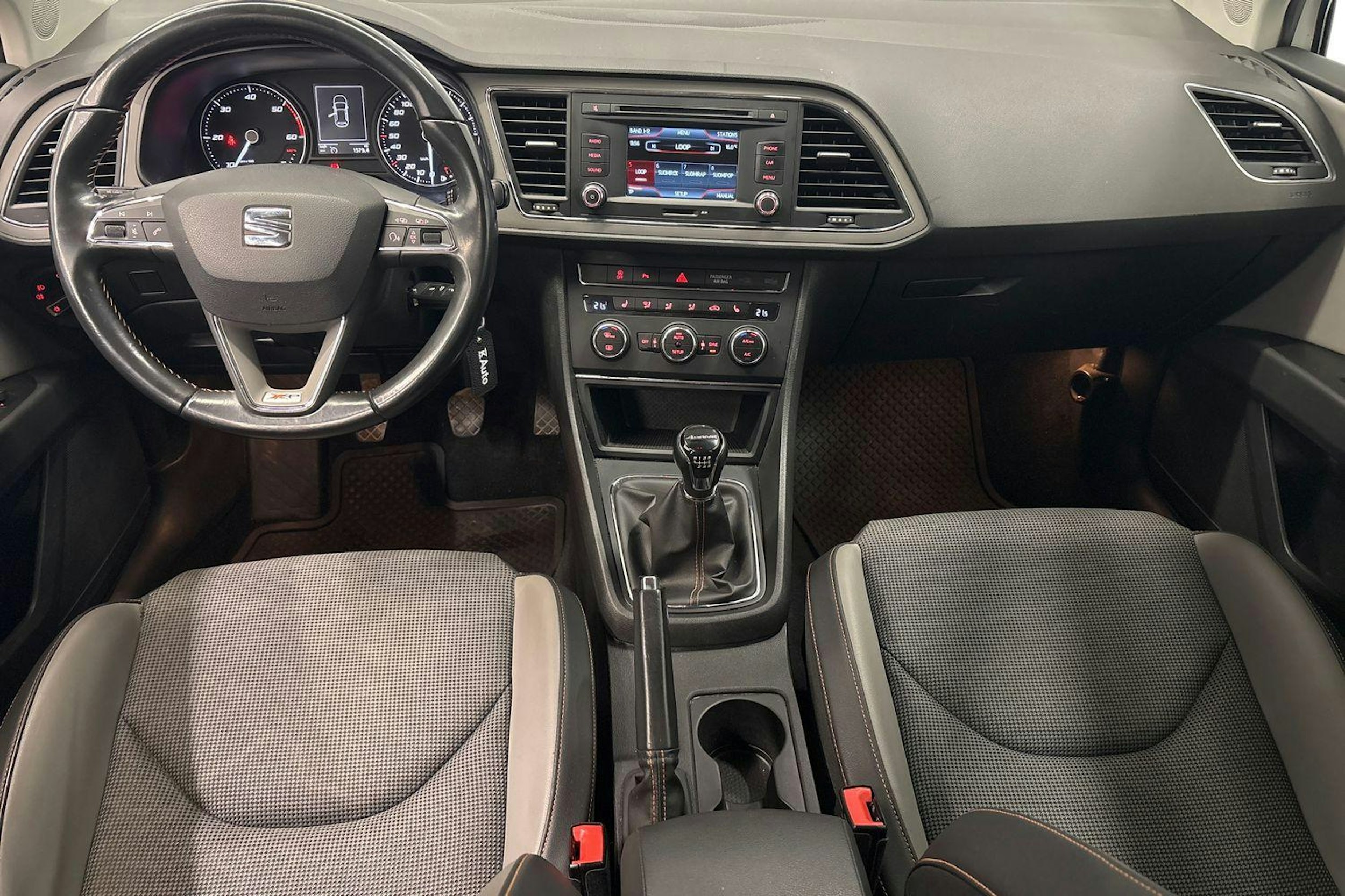 valkoinen SEAT Leon X-Perience 2015 kuva 9.