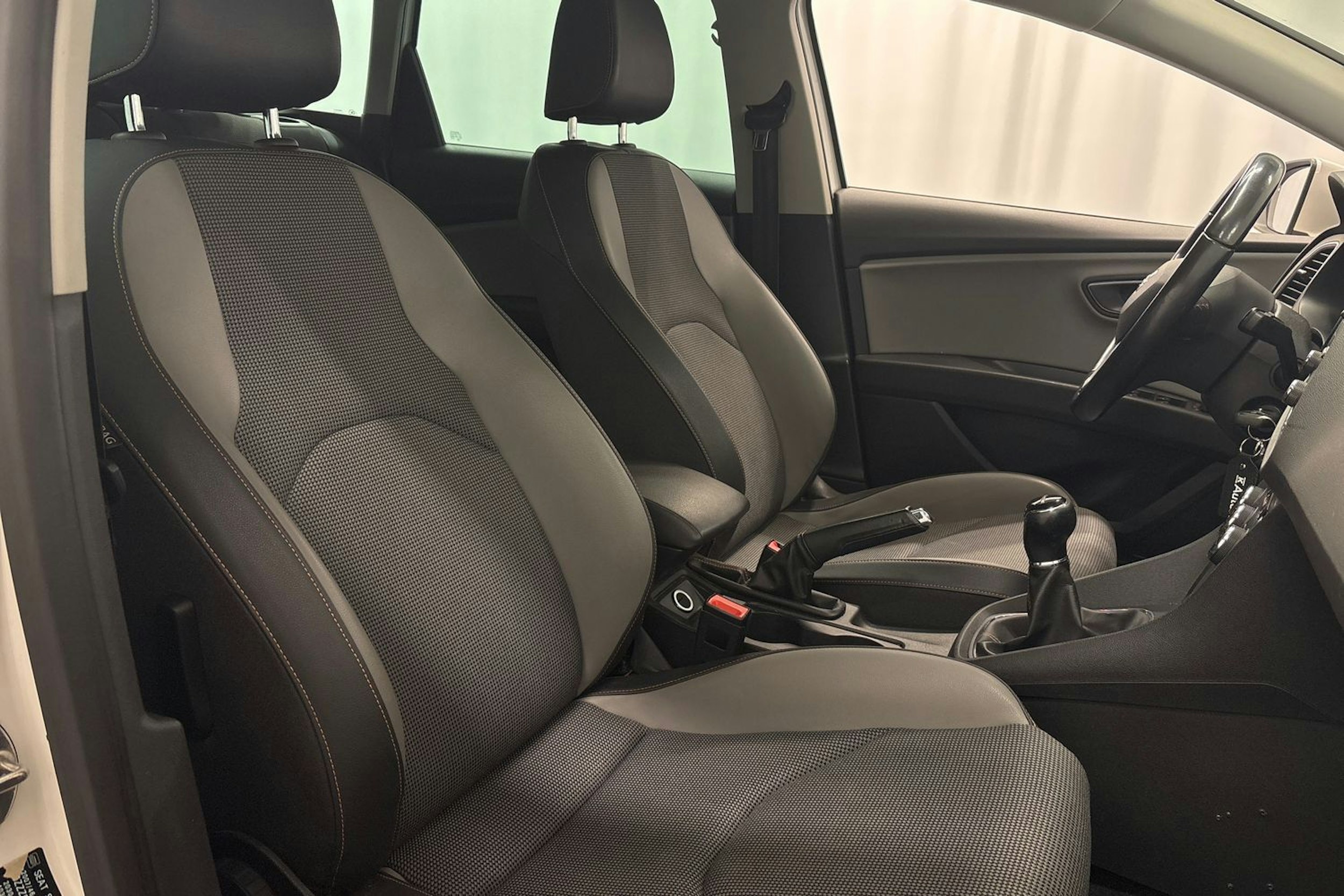 valkoinen SEAT Leon X-Perience 2015 kuva 14.