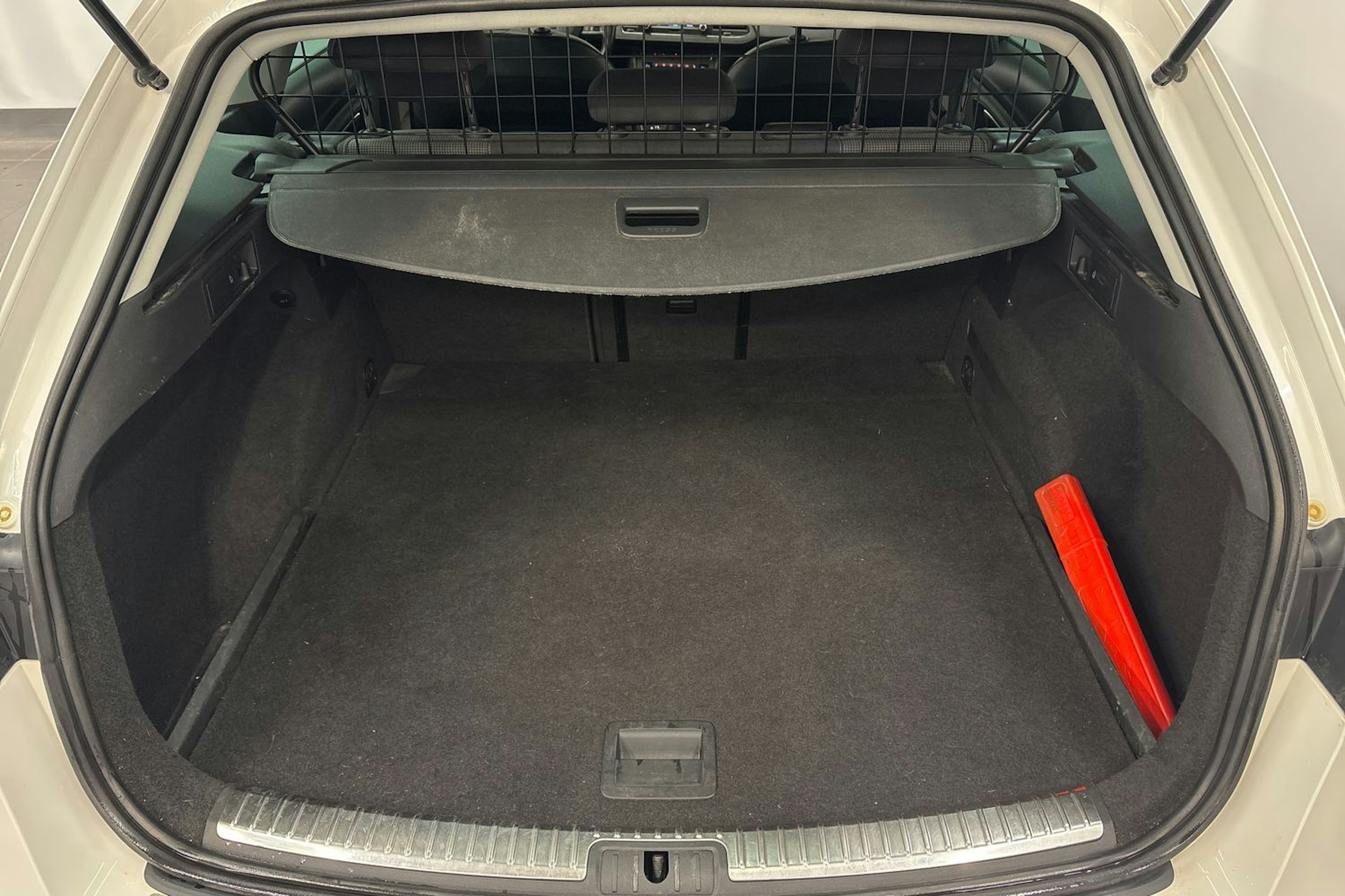 valkoinen SEAT Leon X-Perience 2015 kuva 15.