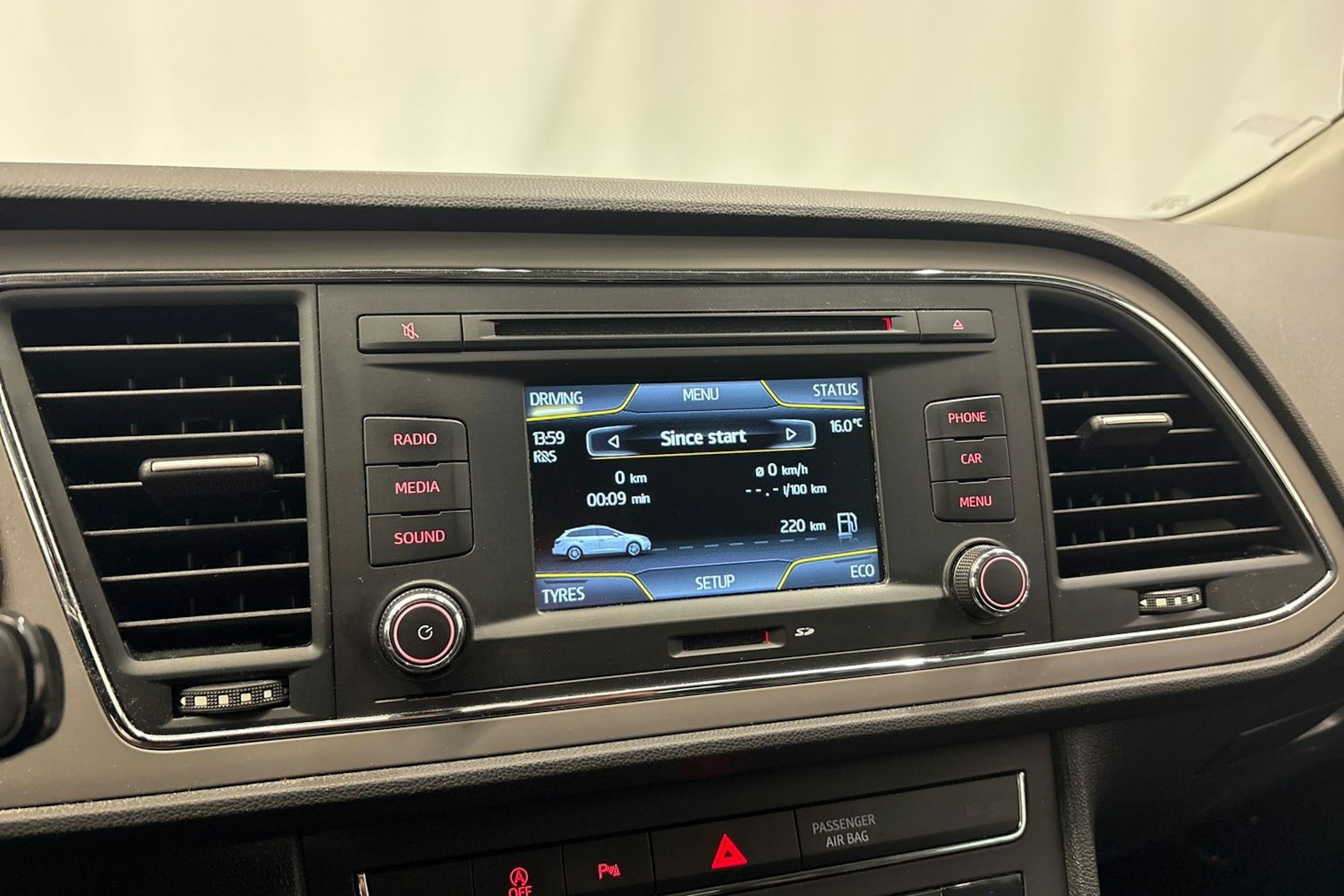 valkoinen SEAT Leon X-Perience 2015 kuva 21.