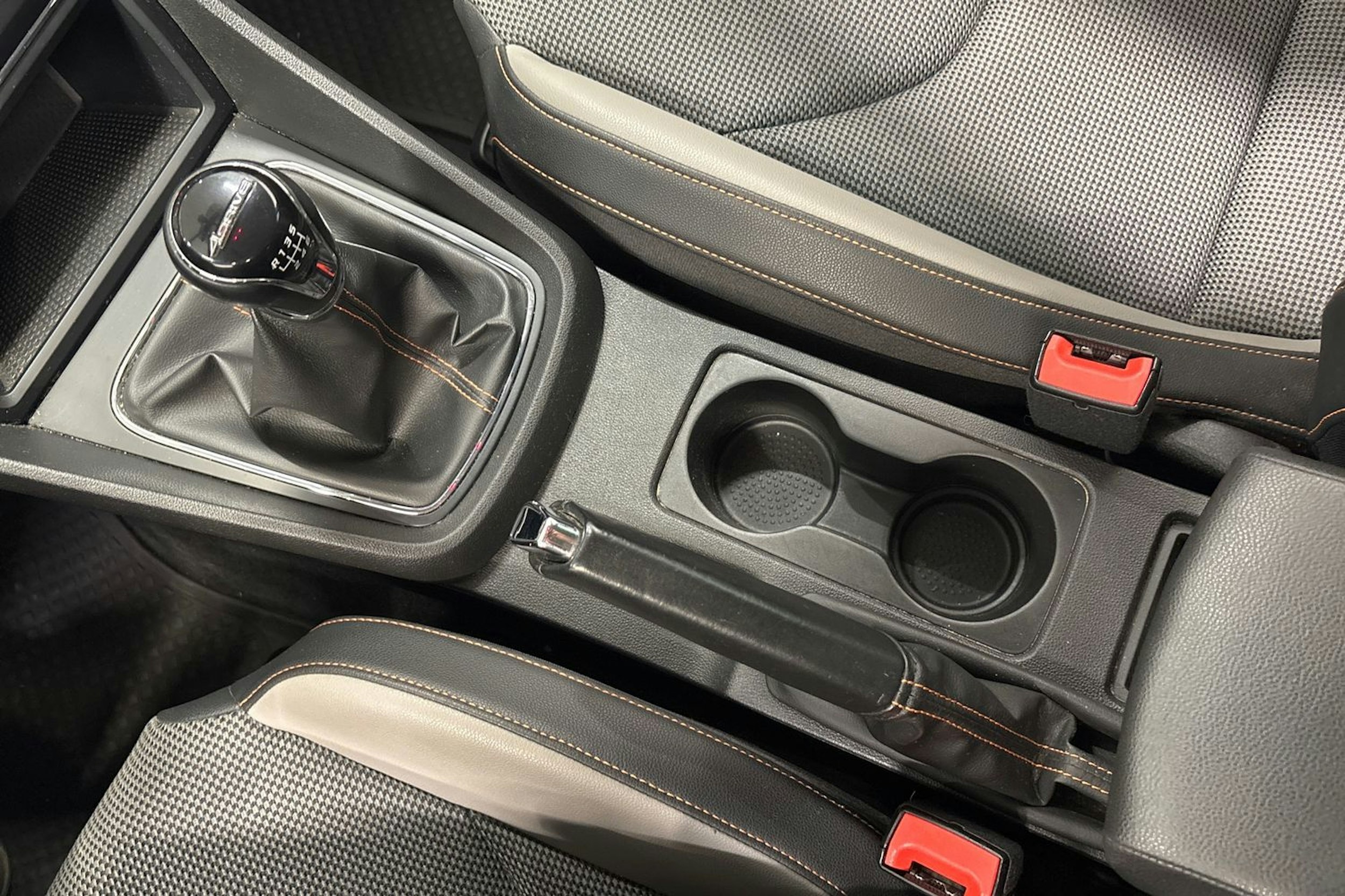 valkoinen SEAT Leon X-Perience 2015 kuva 22.