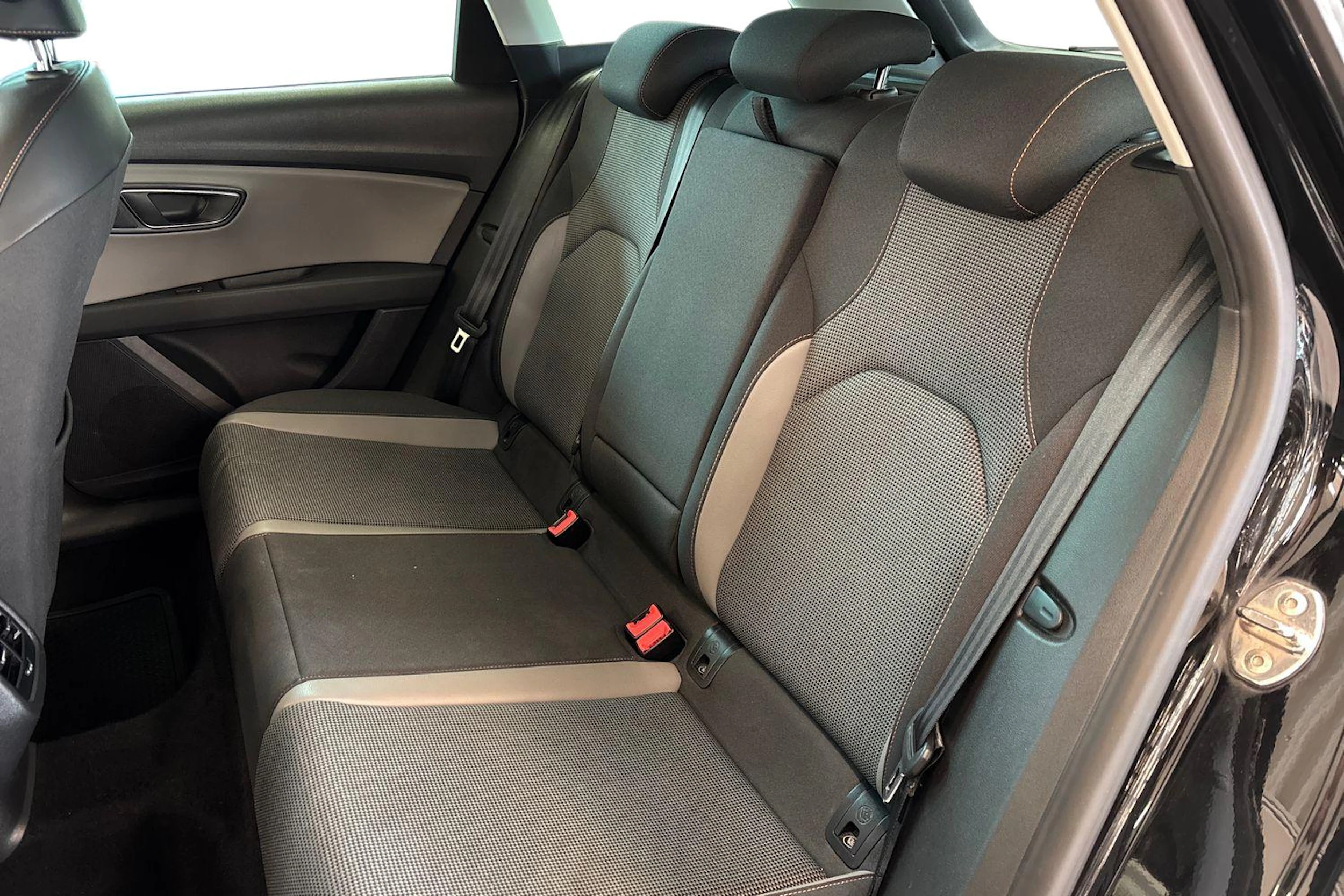 Musta SEAT LEON X-PERIENCE 2016 kuva 8.