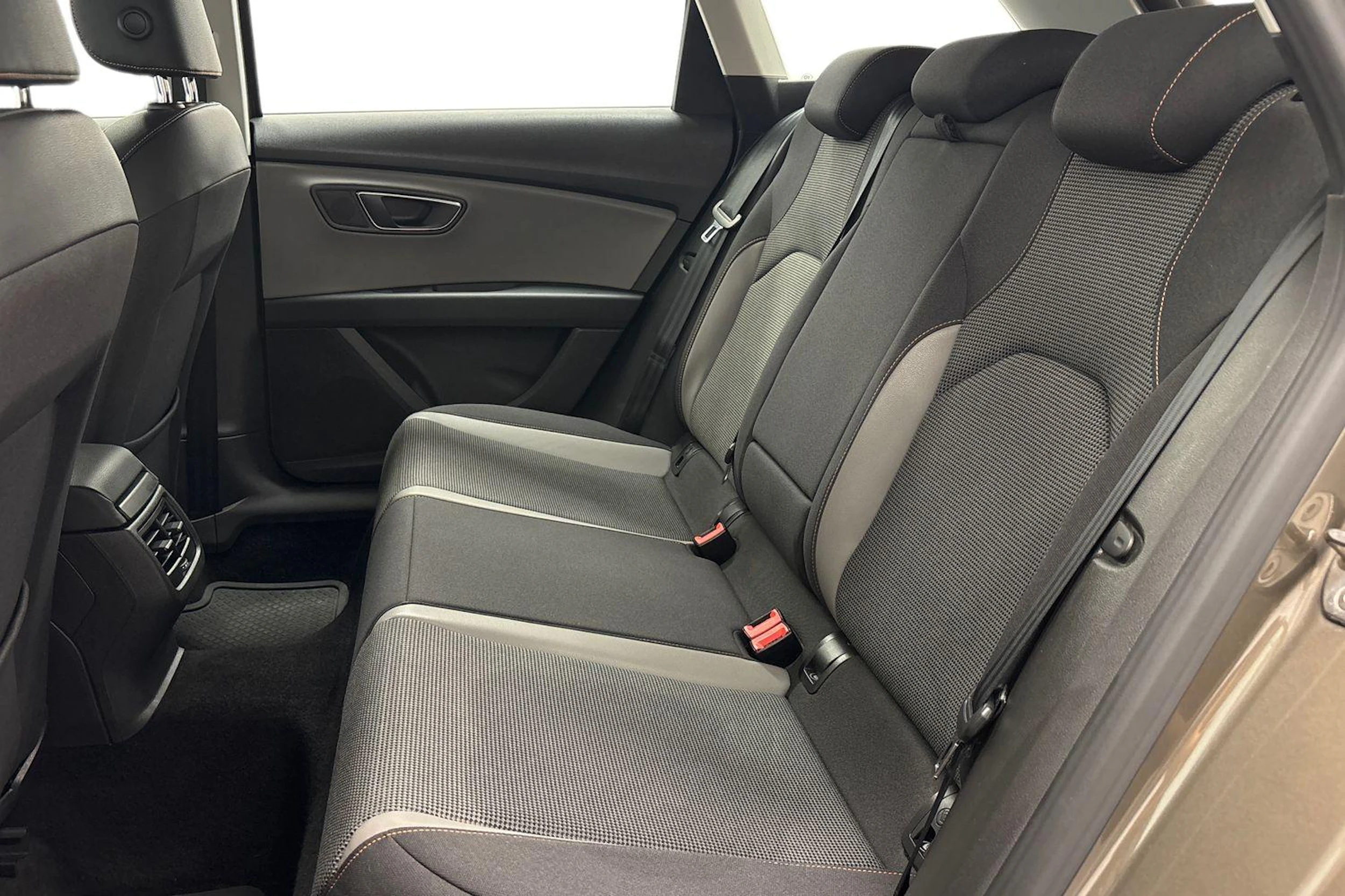 ruskea (beige) SEAT Leon X-Perience 2016 kuva 8.