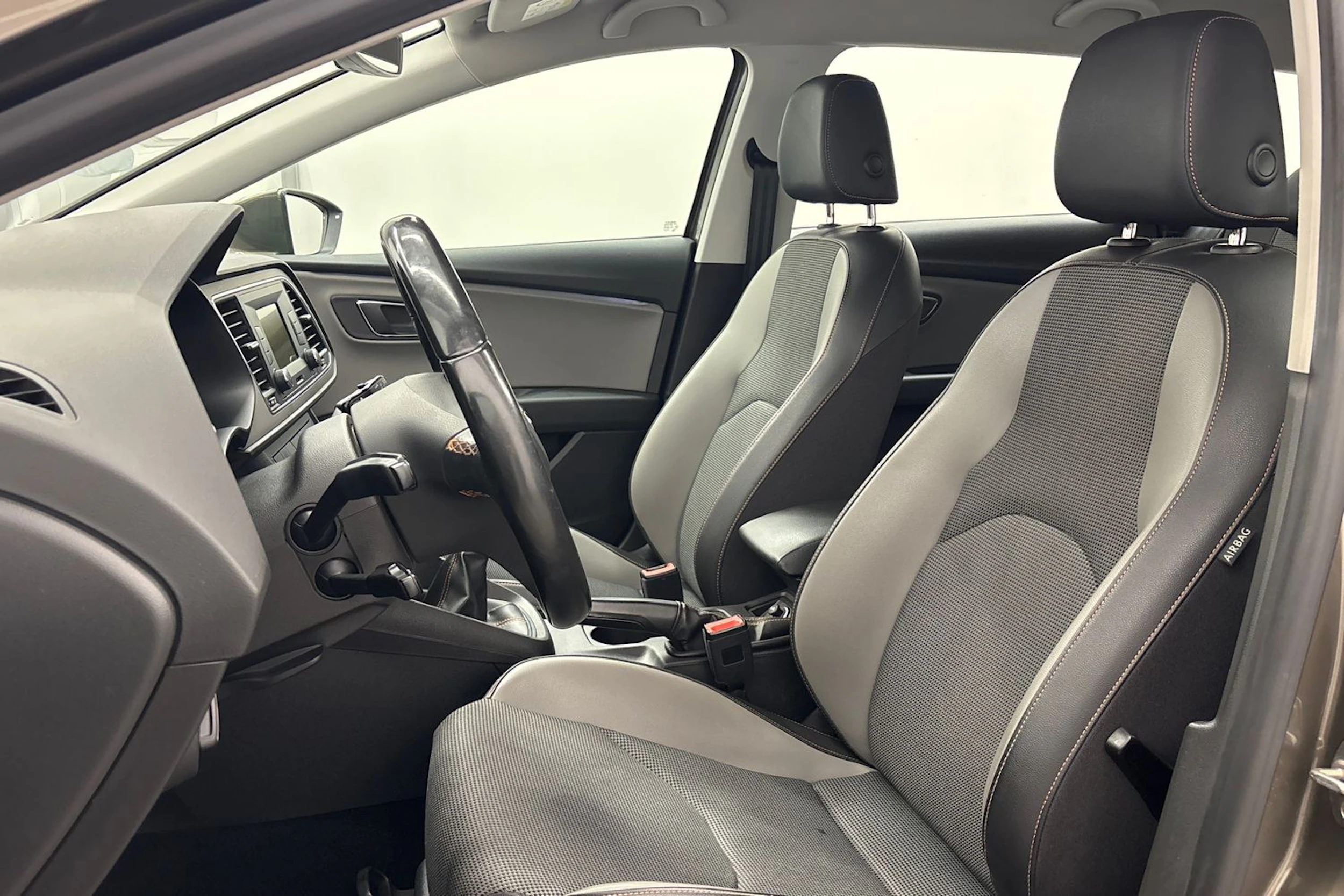 ruskea (beige) SEAT Leon X-Perience 2016 kuva 11.