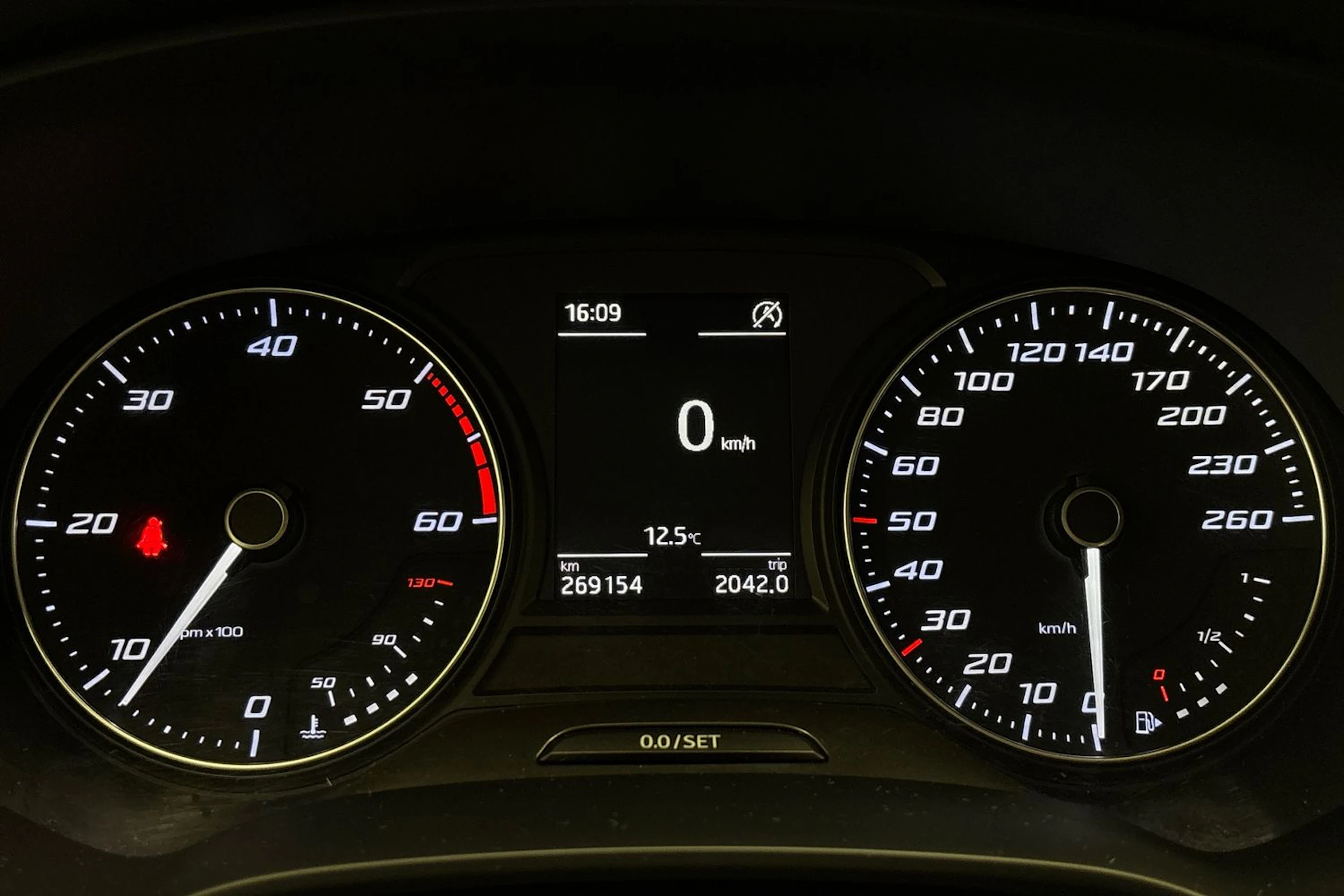 ruskea (beige) SEAT Leon X-Perience 2016 kuva 16.