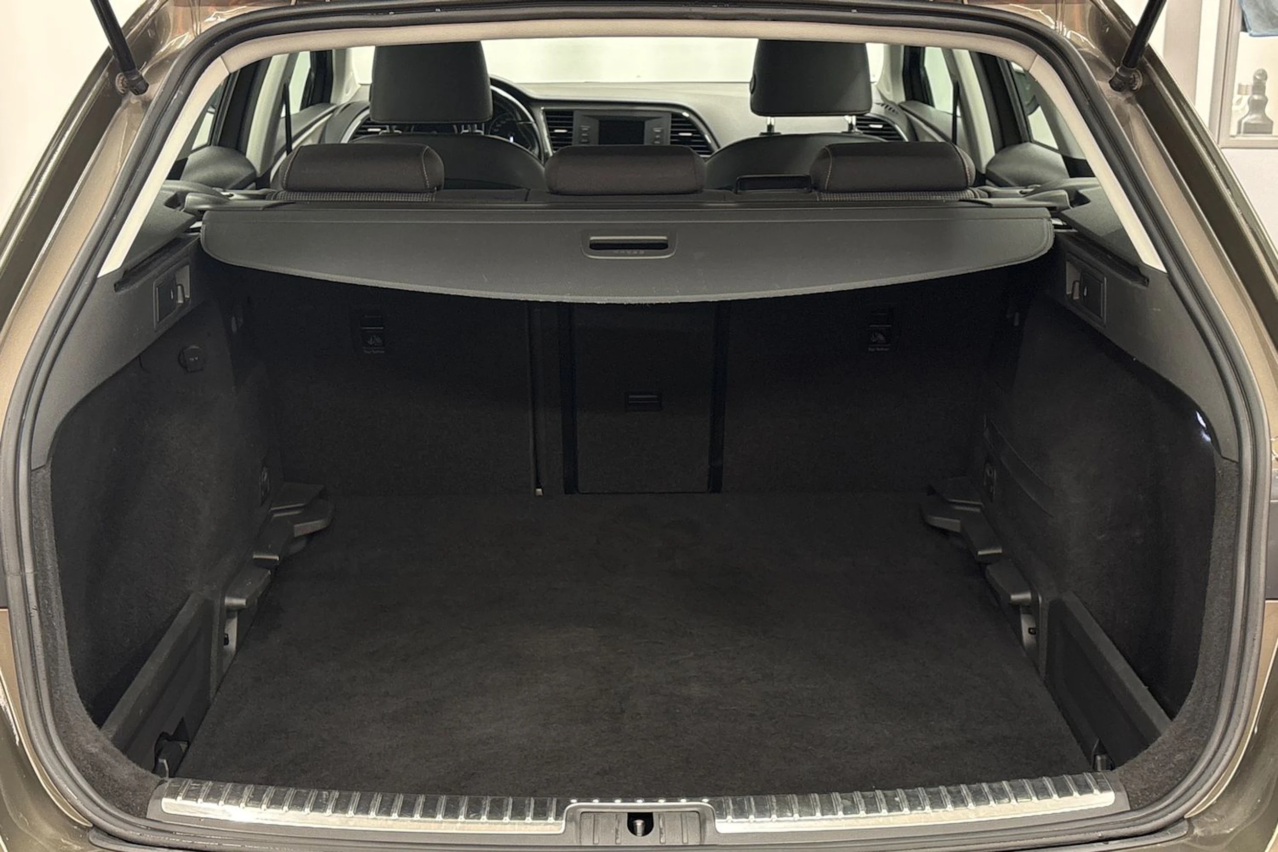 ruskea (beige) SEAT Leon X-Perience 2016 kuva 22.