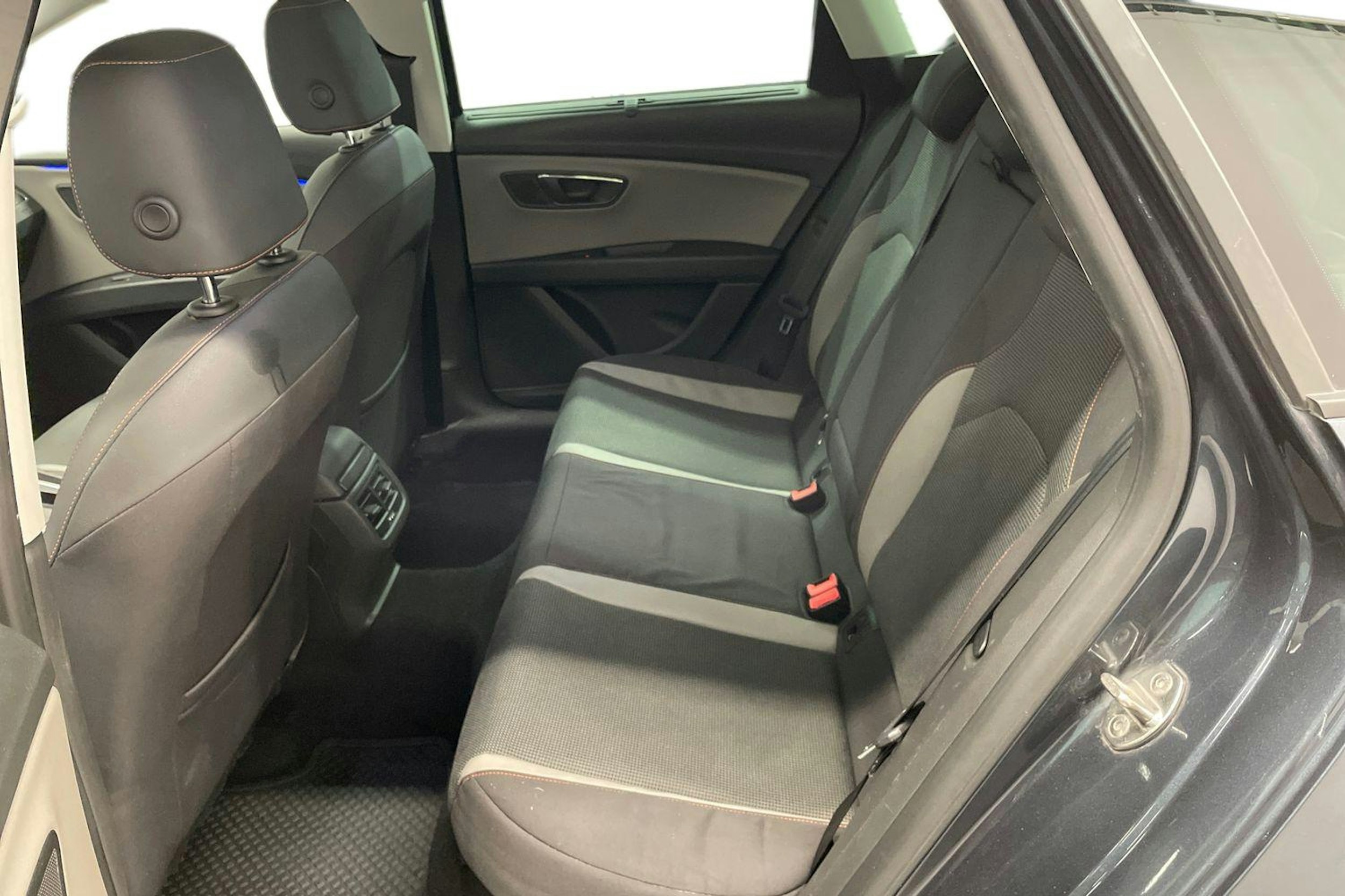 harmaa SEAT Leon X-Perience 2019 kuva 10.