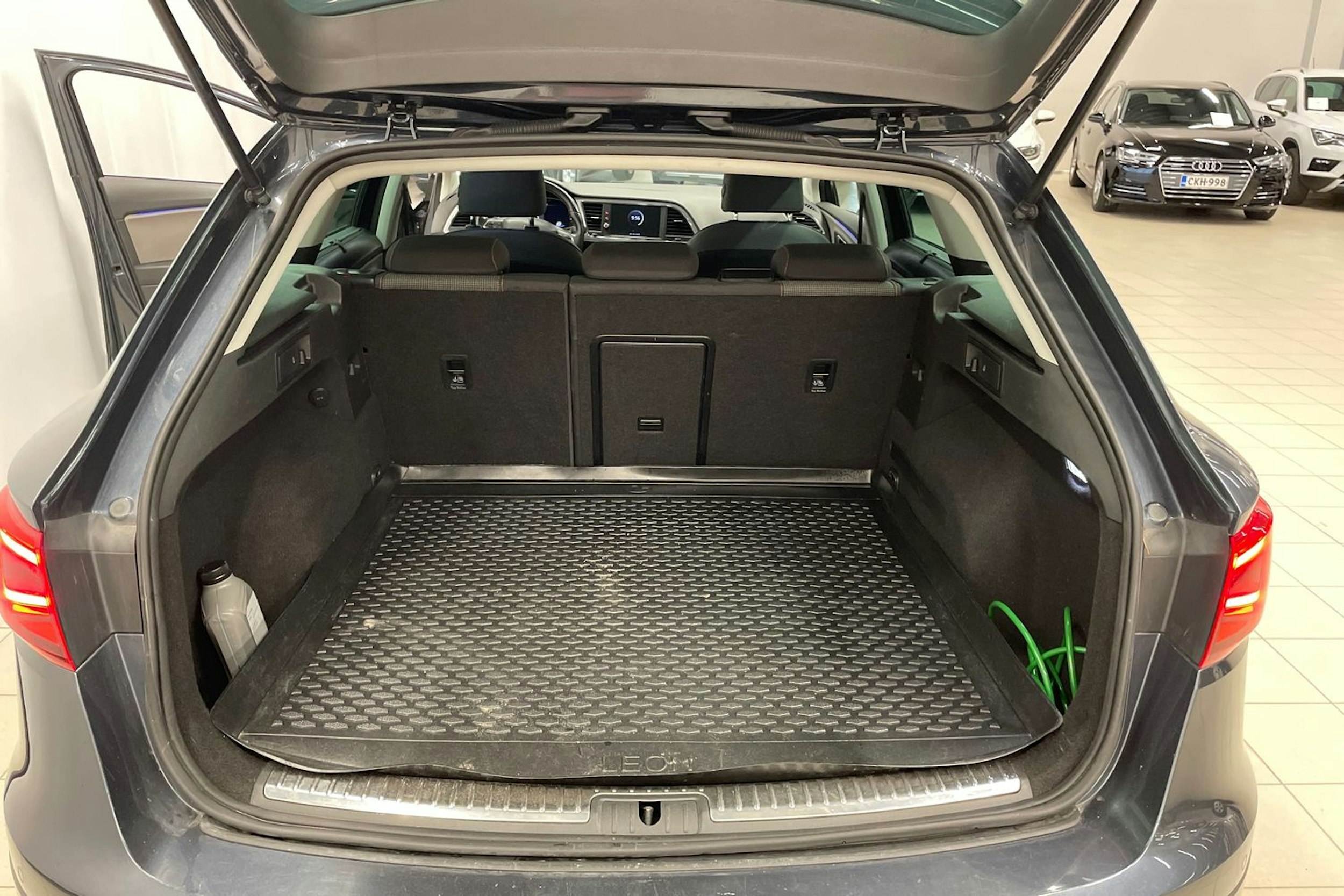 harmaa SEAT Leon X-Perience 2019 kuva 20.