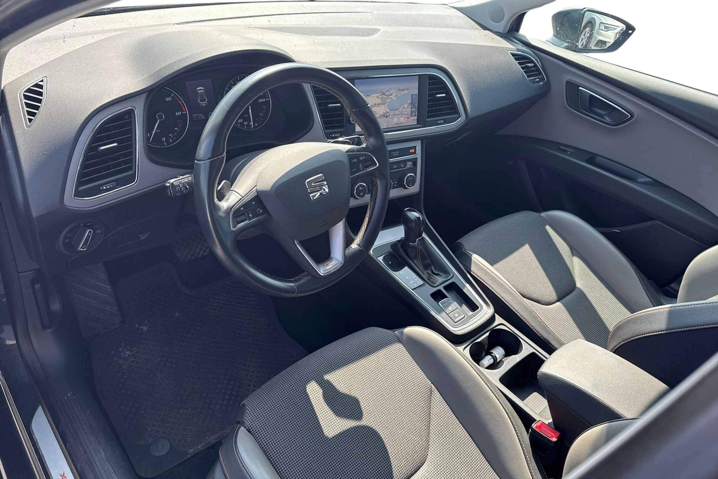 harmaa SEAT Leon X-Perience 2019 kuva 3.