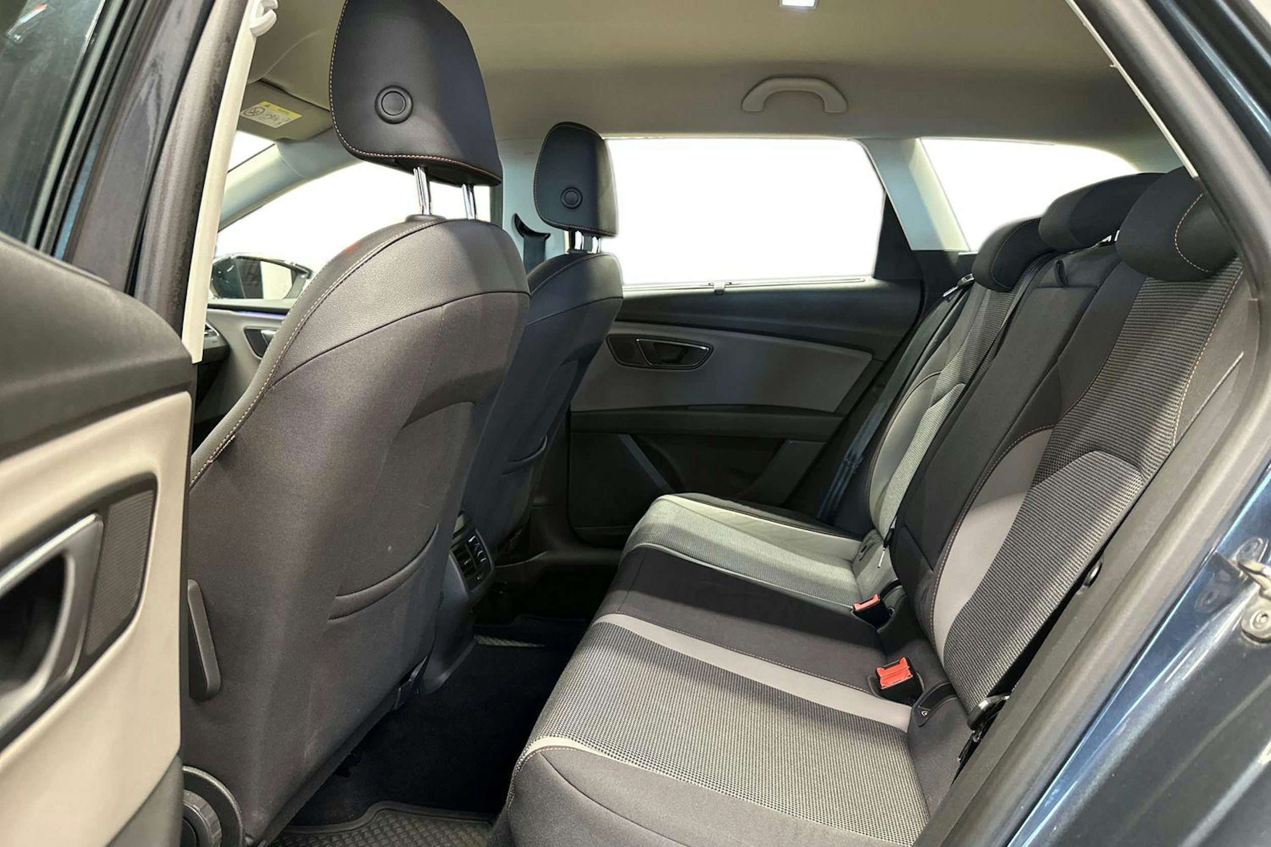 harmaa SEAT Leon X-Perience 2019 kuva 12.
