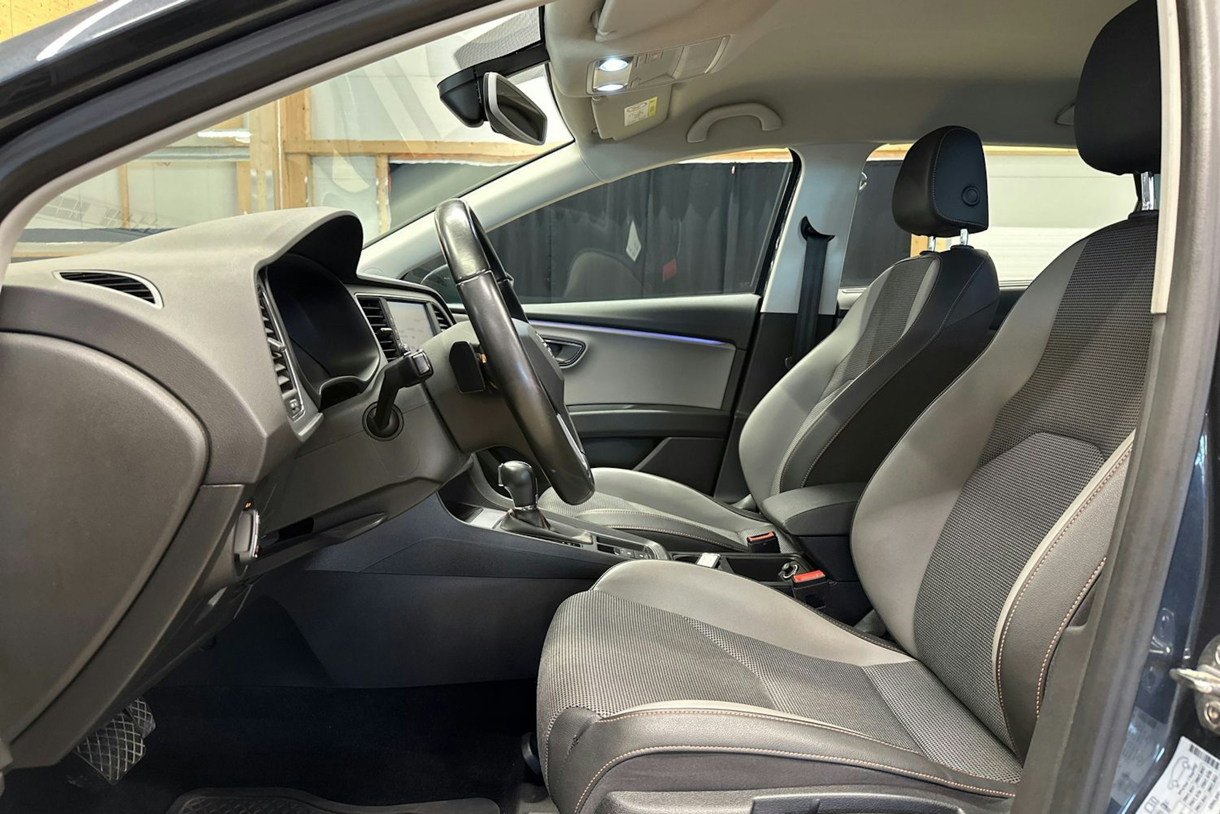 harmaa SEAT Leon X-Perience 2019 kuva 16.
