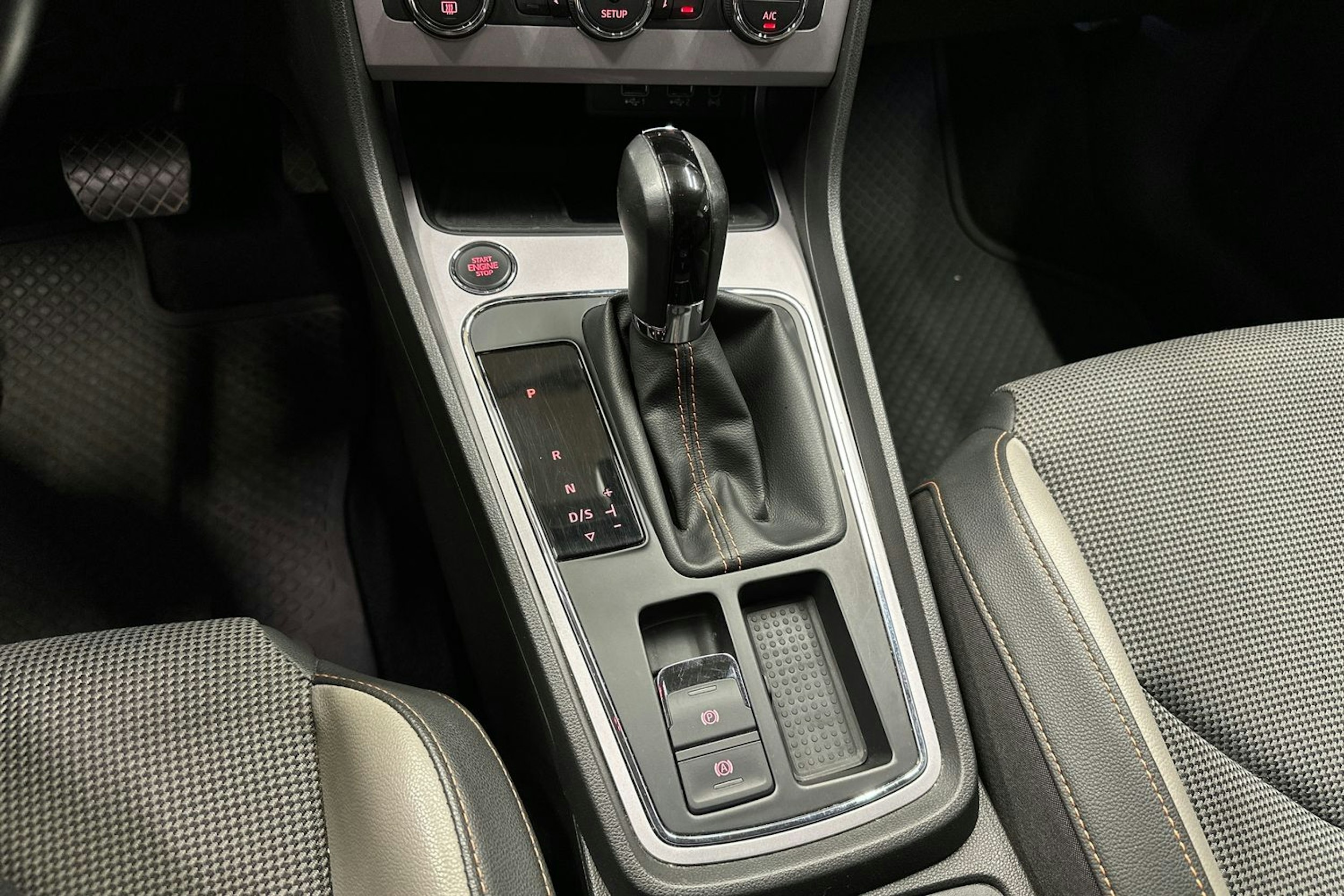 harmaa SEAT Leon X-Perience 2019 kuva 25.