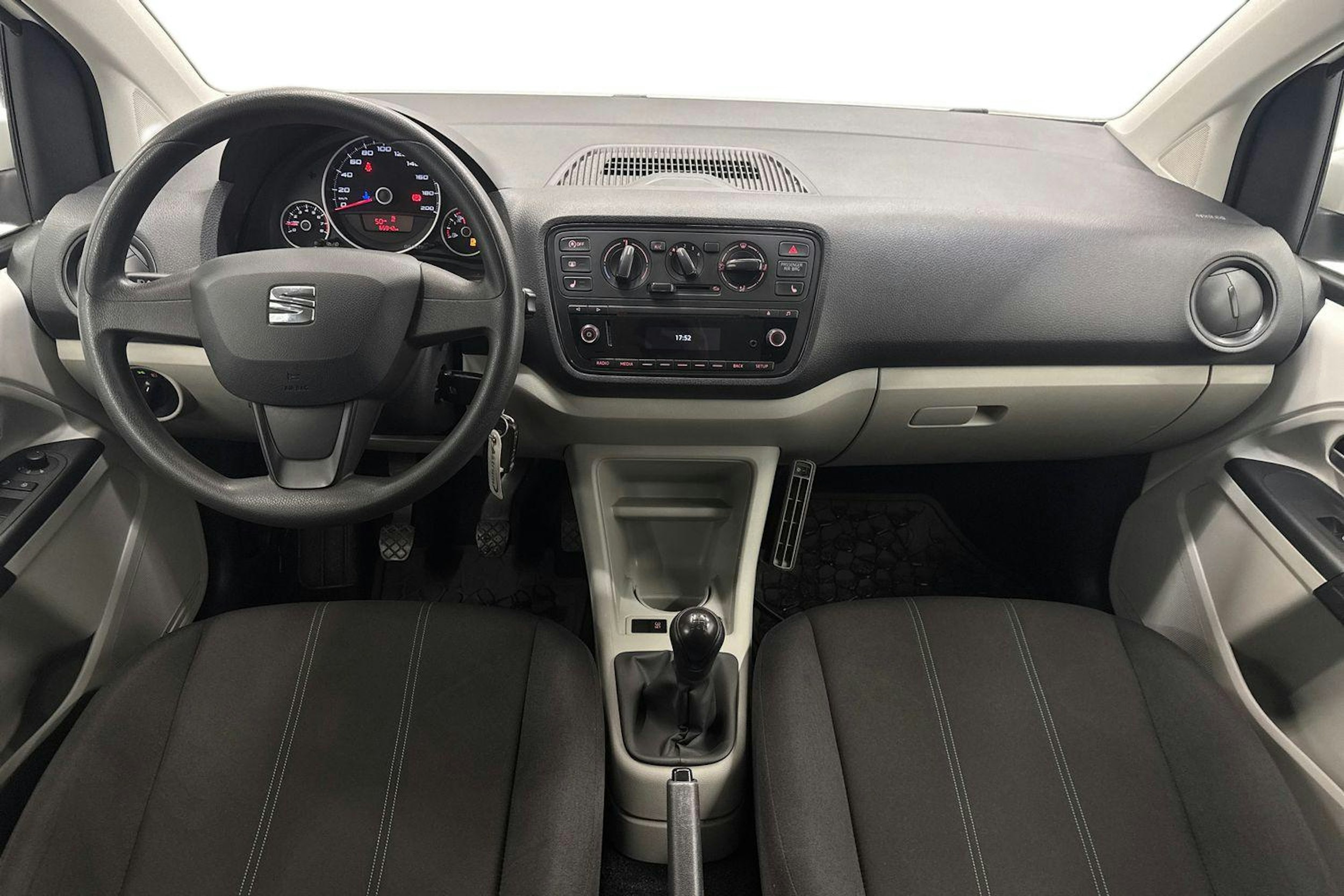 valkoinen SEAT Mii 2018 kuva 7.