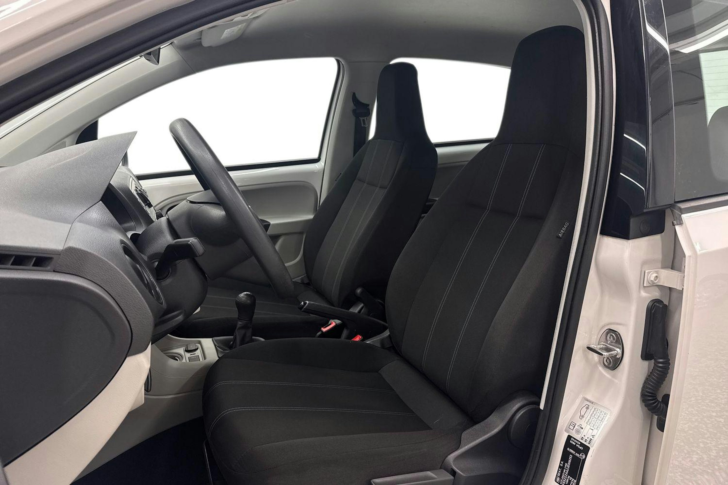 valkoinen SEAT Mii 2018 kuva 9.