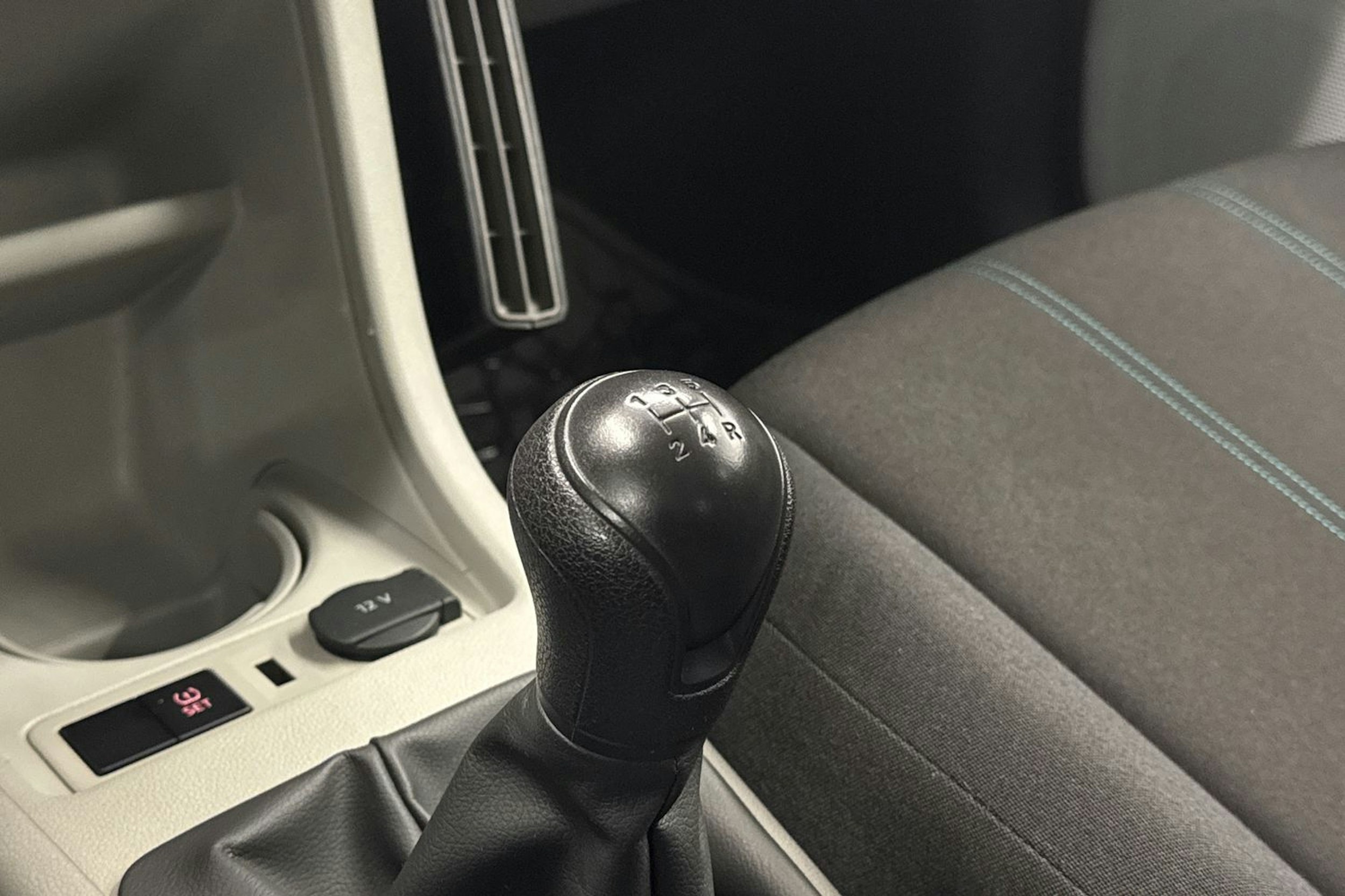 valkoinen SEAT Mii 2018 kuva 14.