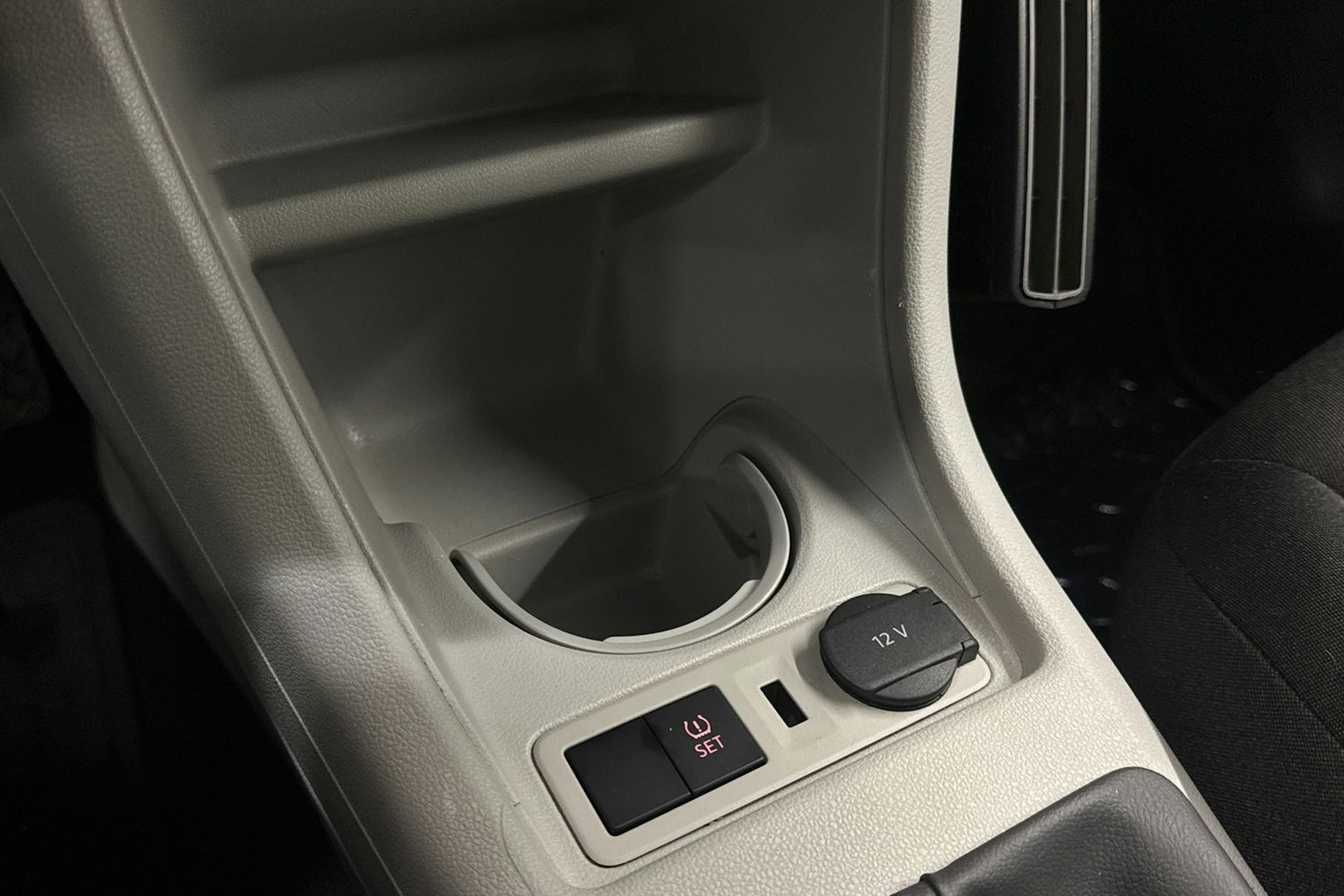 valkoinen SEAT Mii 2018 kuva 15.