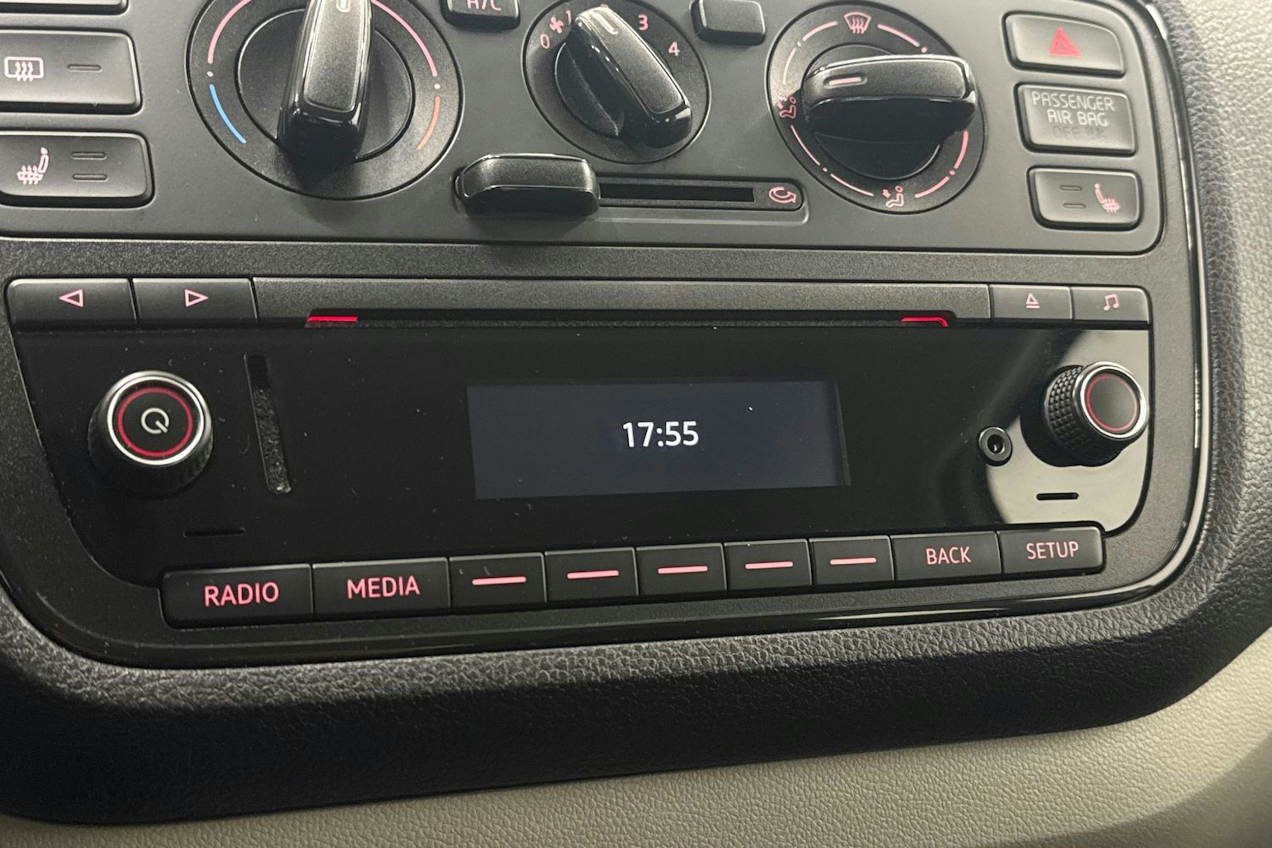 valkoinen SEAT Mii 2018 kuva 19.