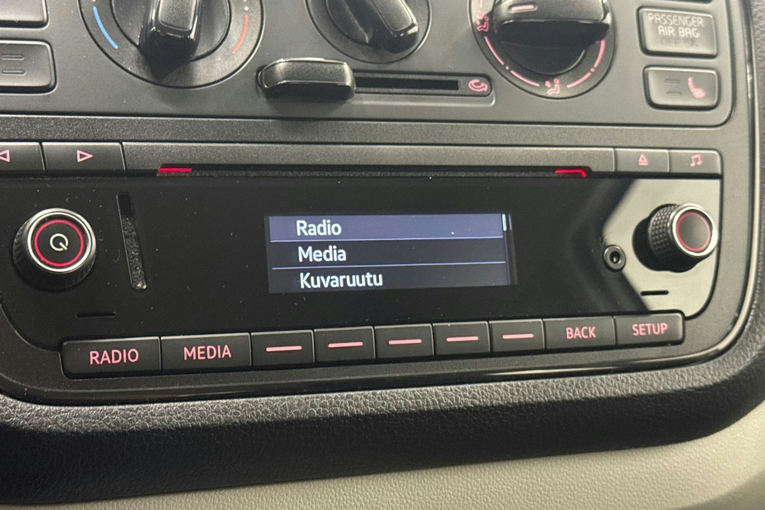 valkoinen SEAT Mii 2018 kuva 22.