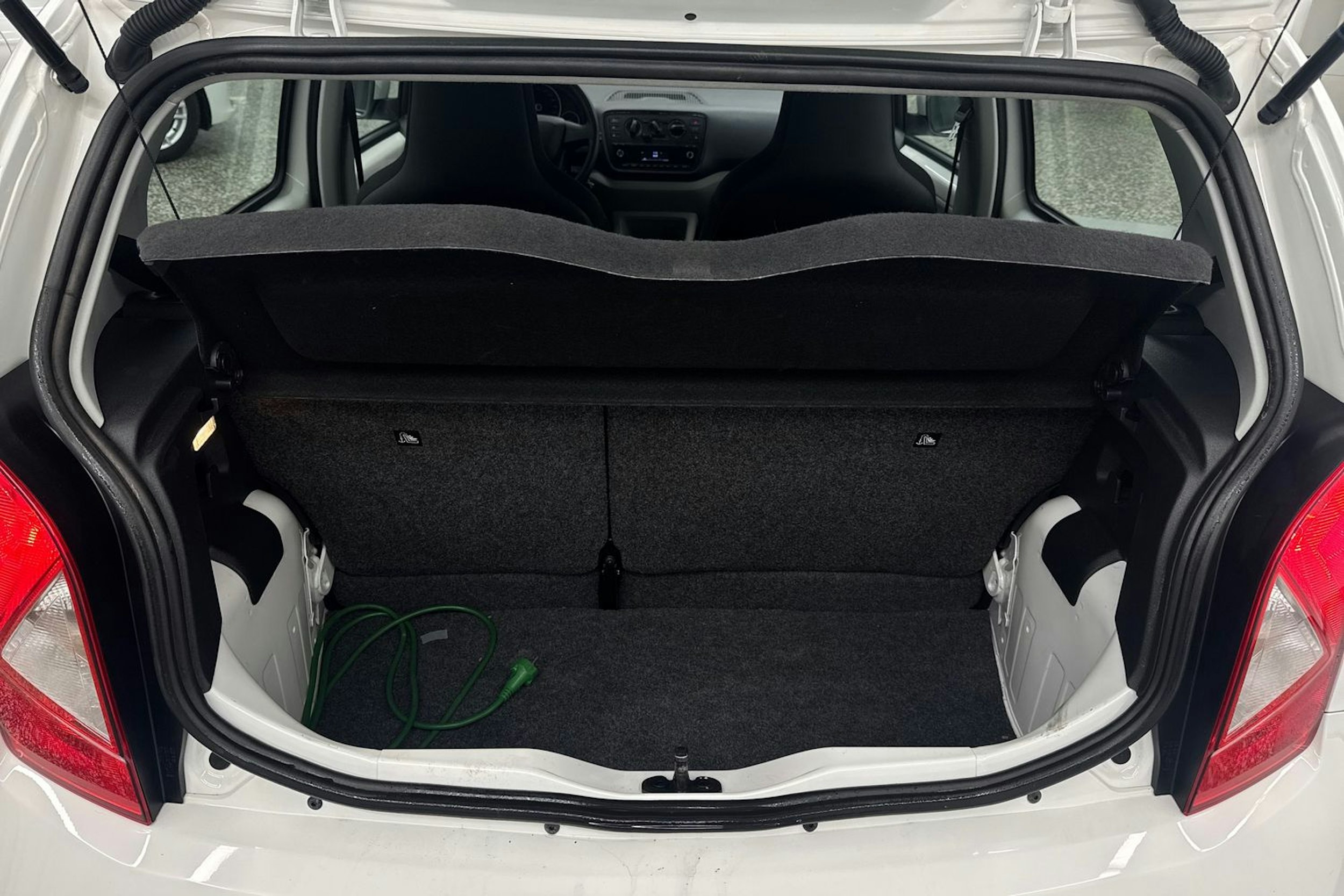 valkoinen SEAT Mii 2018 kuva 24.