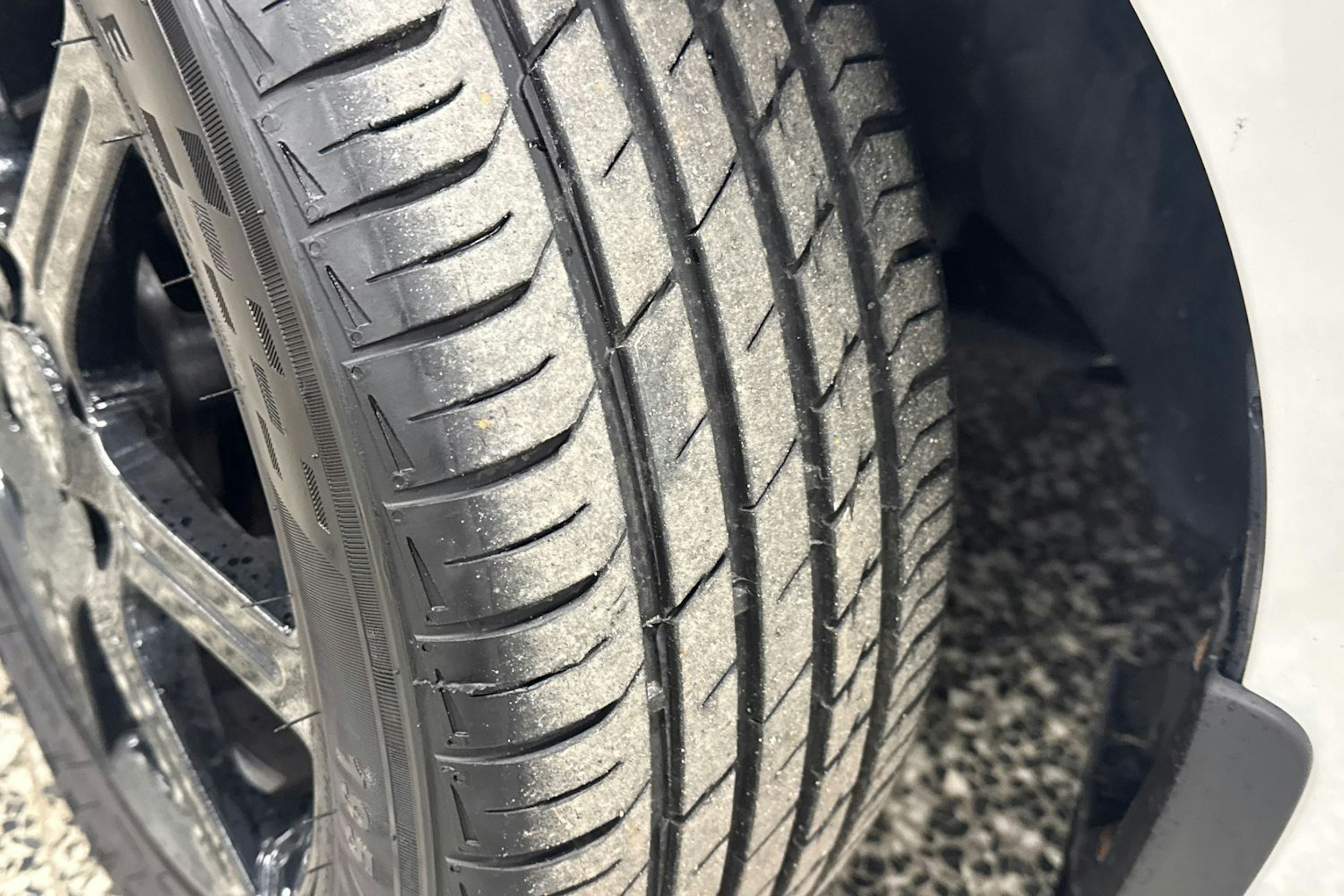 valkoinen SEAT Mii 2018 kuva 26.