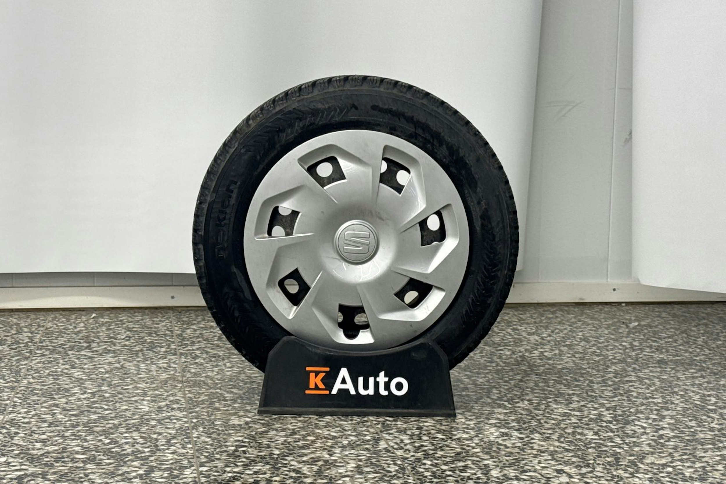 valkoinen SEAT Mii 2018 kuva 27.