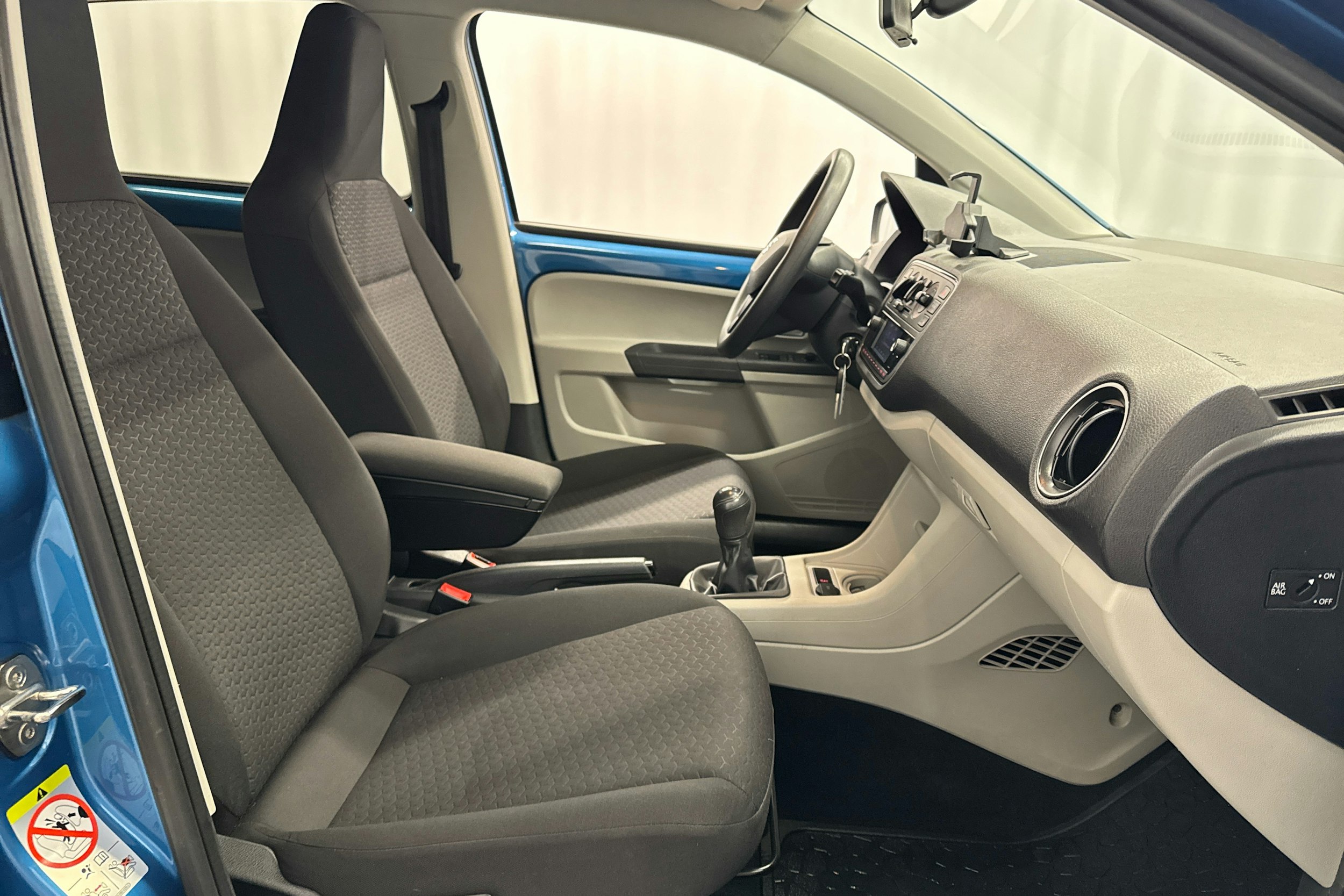 sininen SEAT Mii 2019 kuva 11.