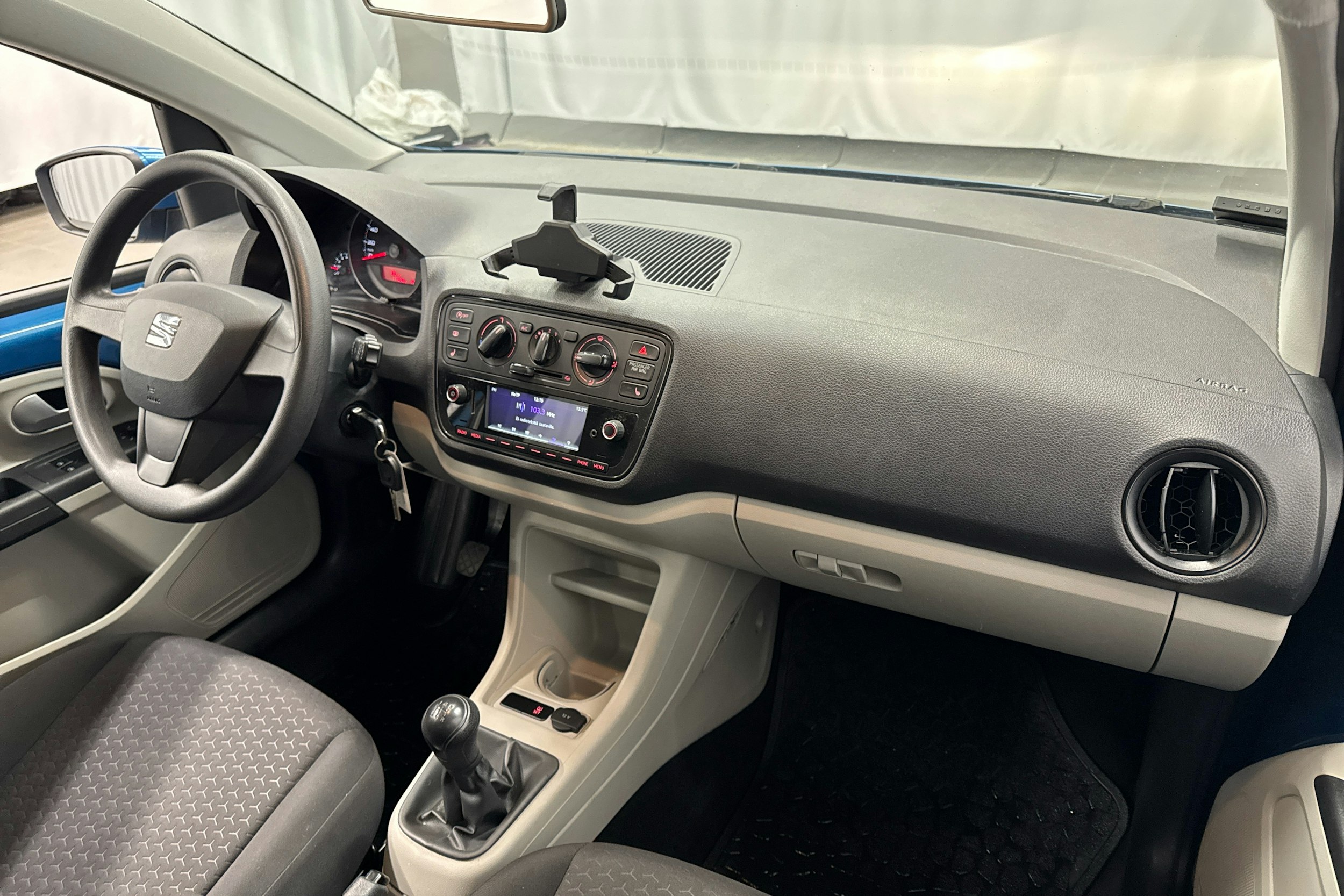 sininen SEAT Mii 2019 kuva 12.