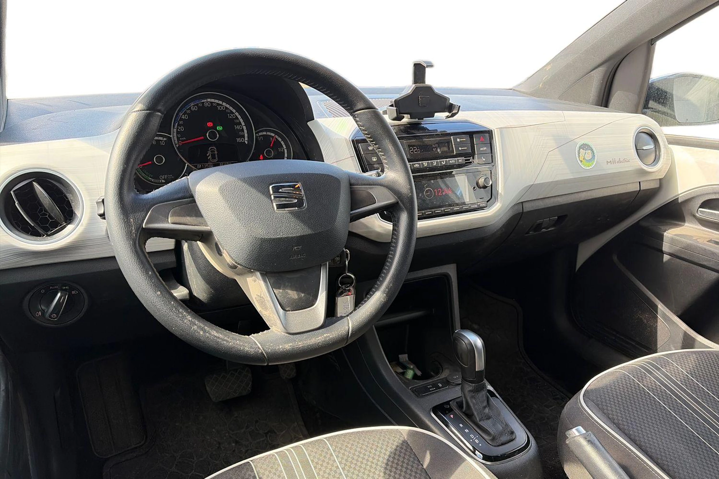 valkoinen SEAT Mii electric 2020 kuva 3.