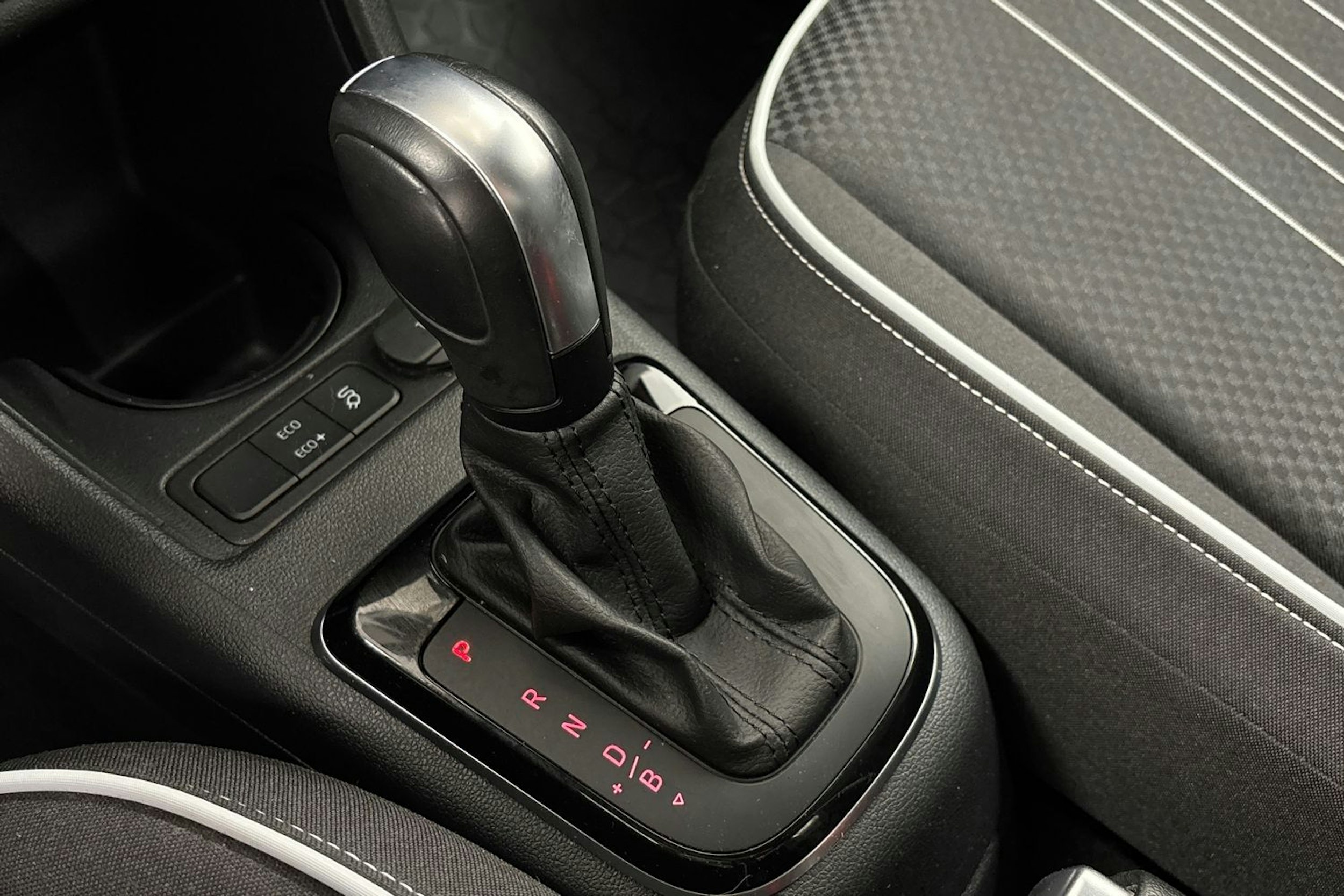 punainen SEAT Mii 2021 kuva 16.
