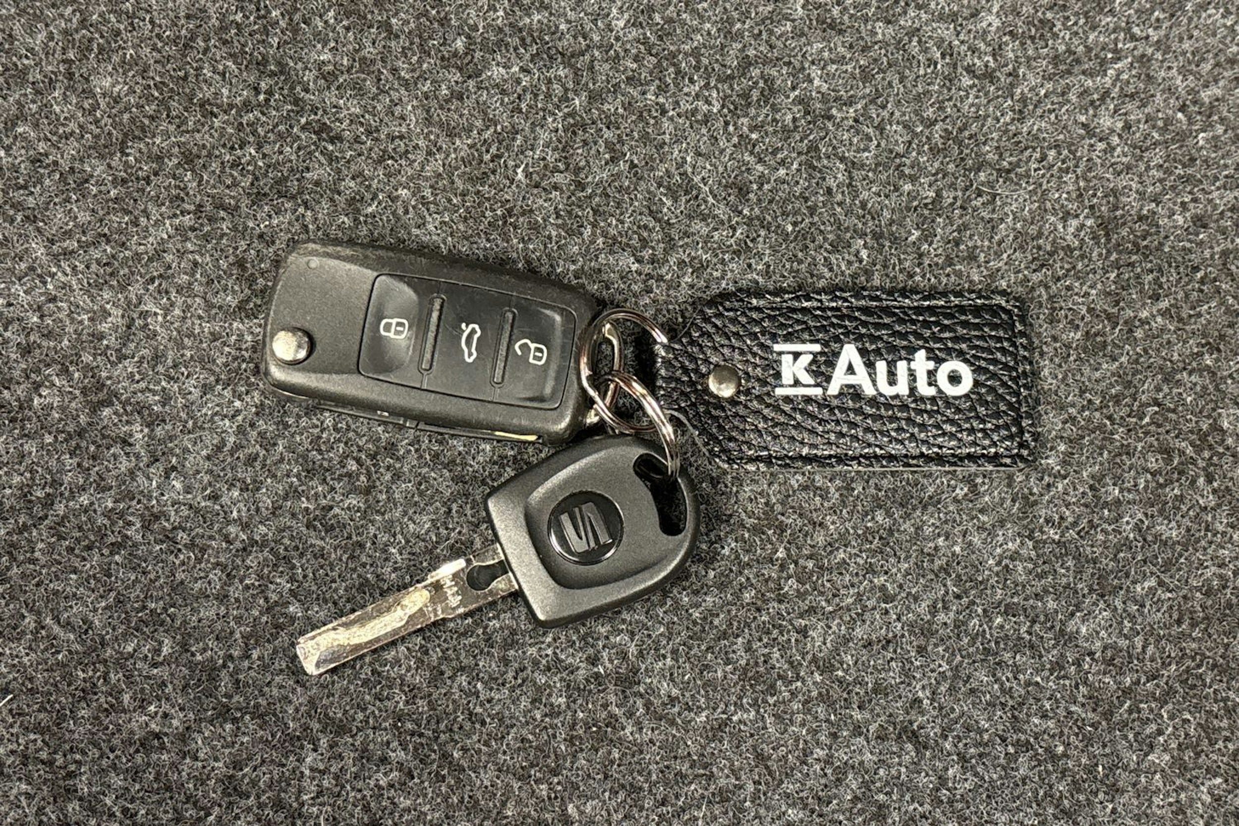 punainen SEAT Mii 2021 kuva 19.
