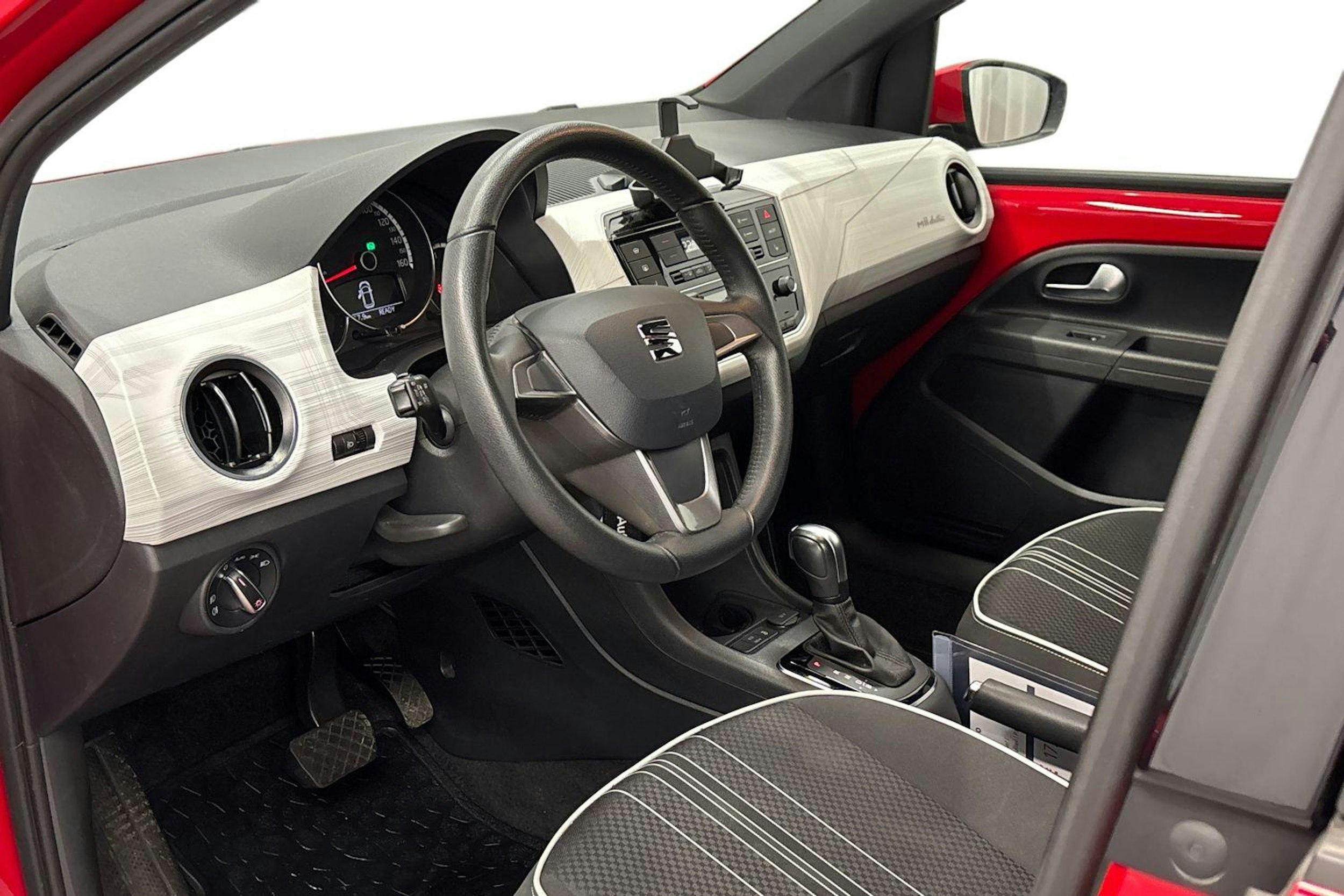 punainen SEAT Mii electric 2021 kuva 7.