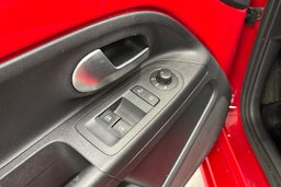 punainen SEAT Mii electric 2021 kuva 16.