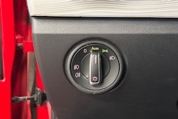 punainen SEAT Mii electric 2021 kuva 17.