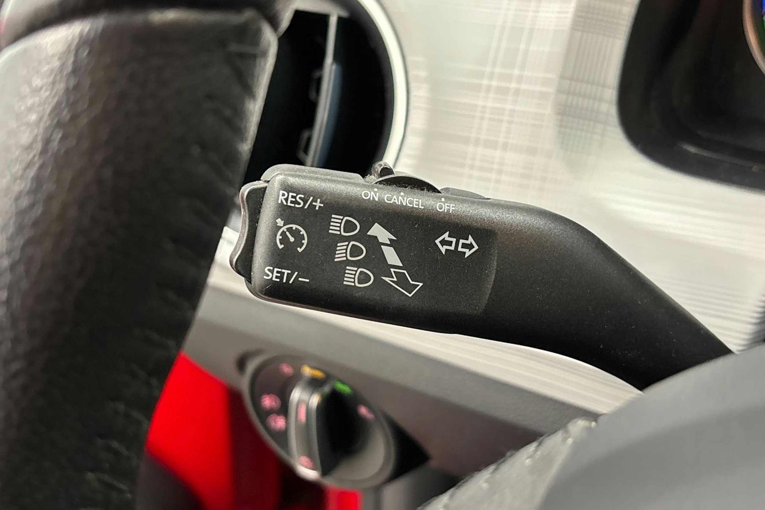 punainen SEAT Mii electric 2021 kuva 18.