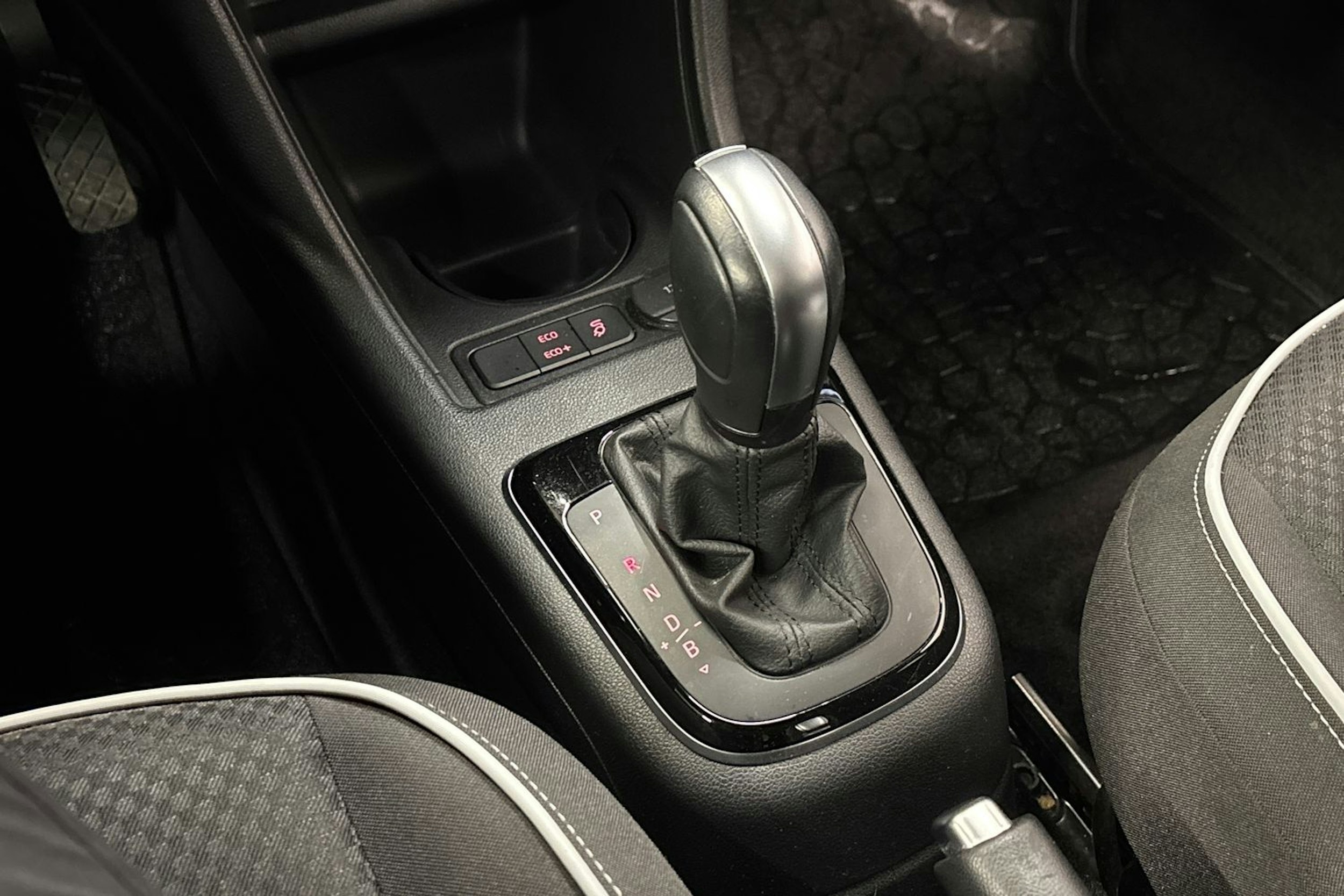 punainen SEAT Mii electric 2021 kuva 22.