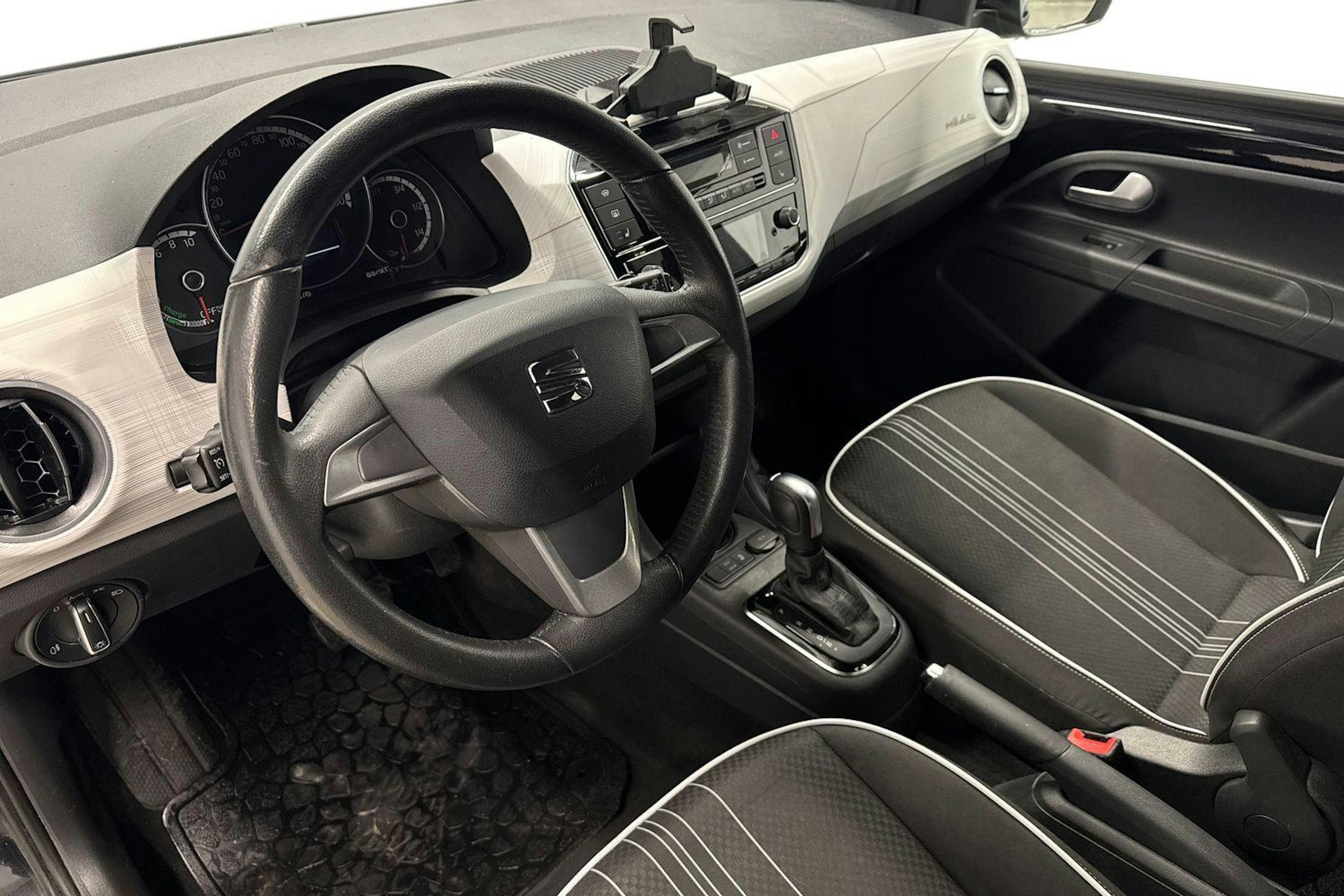 musta SEAT Mii electric 2020 kuva 6.