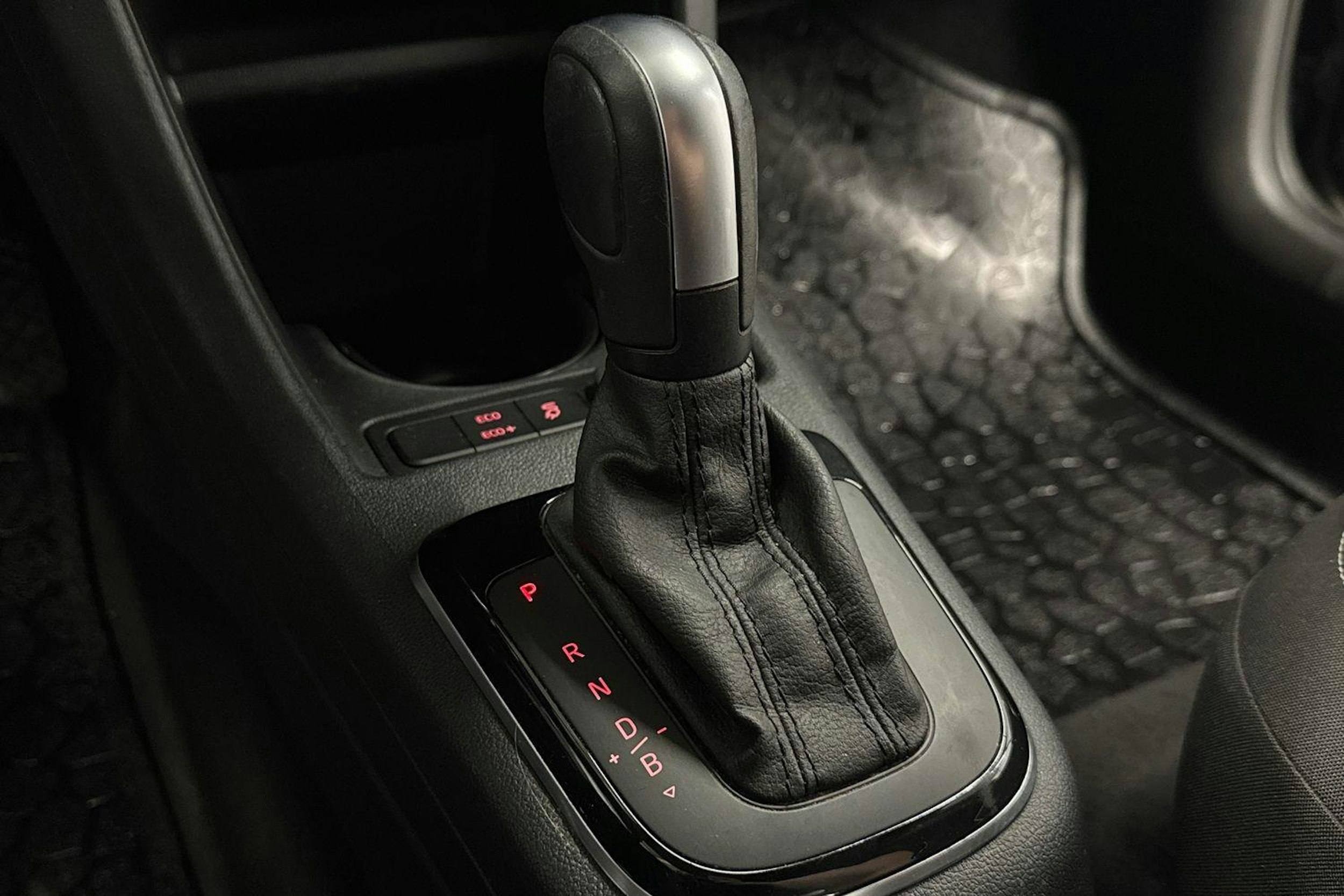 musta SEAT Mii electric 2020 kuva 16.