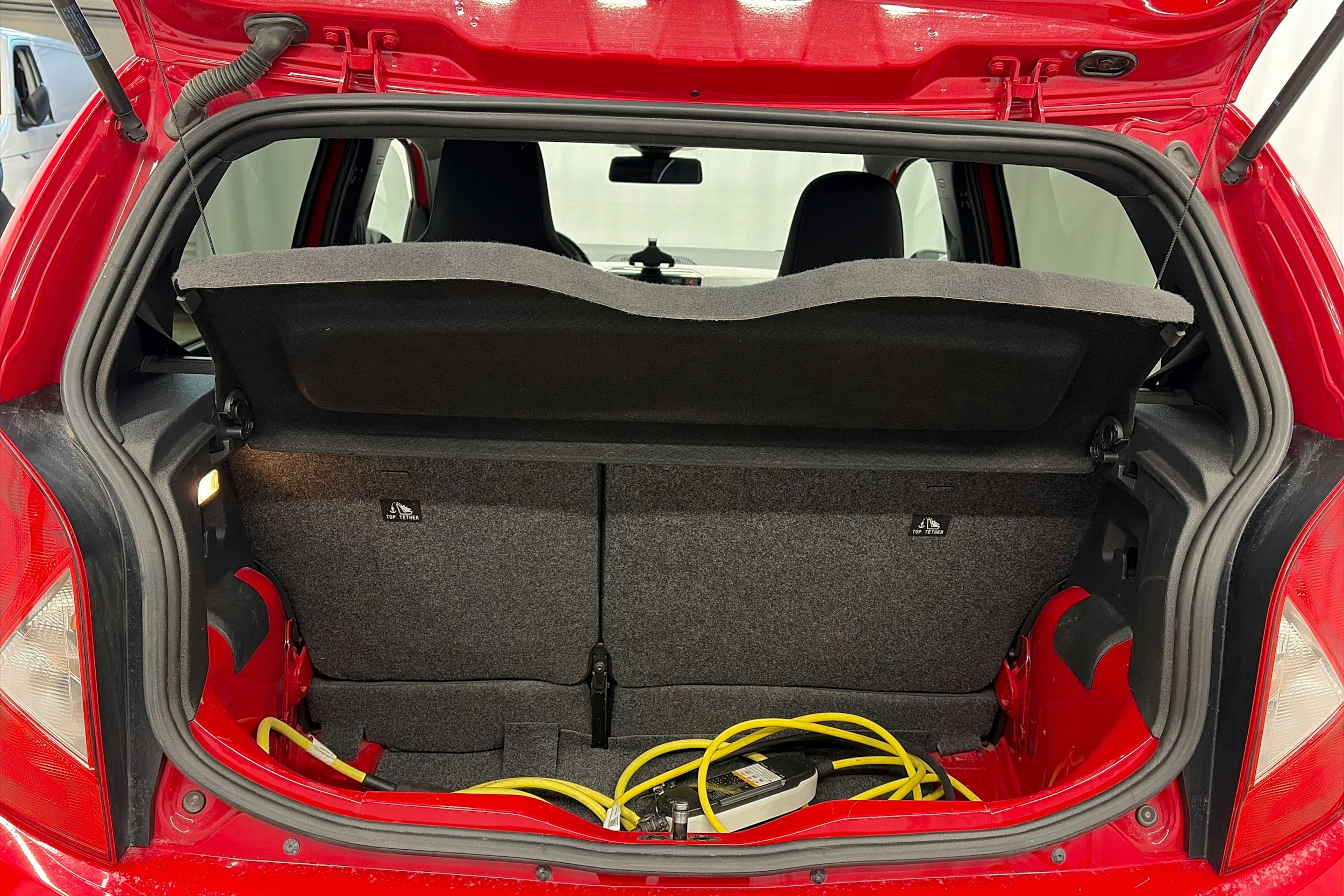 punainen SEAT Mii electric 2020 kuva 14.