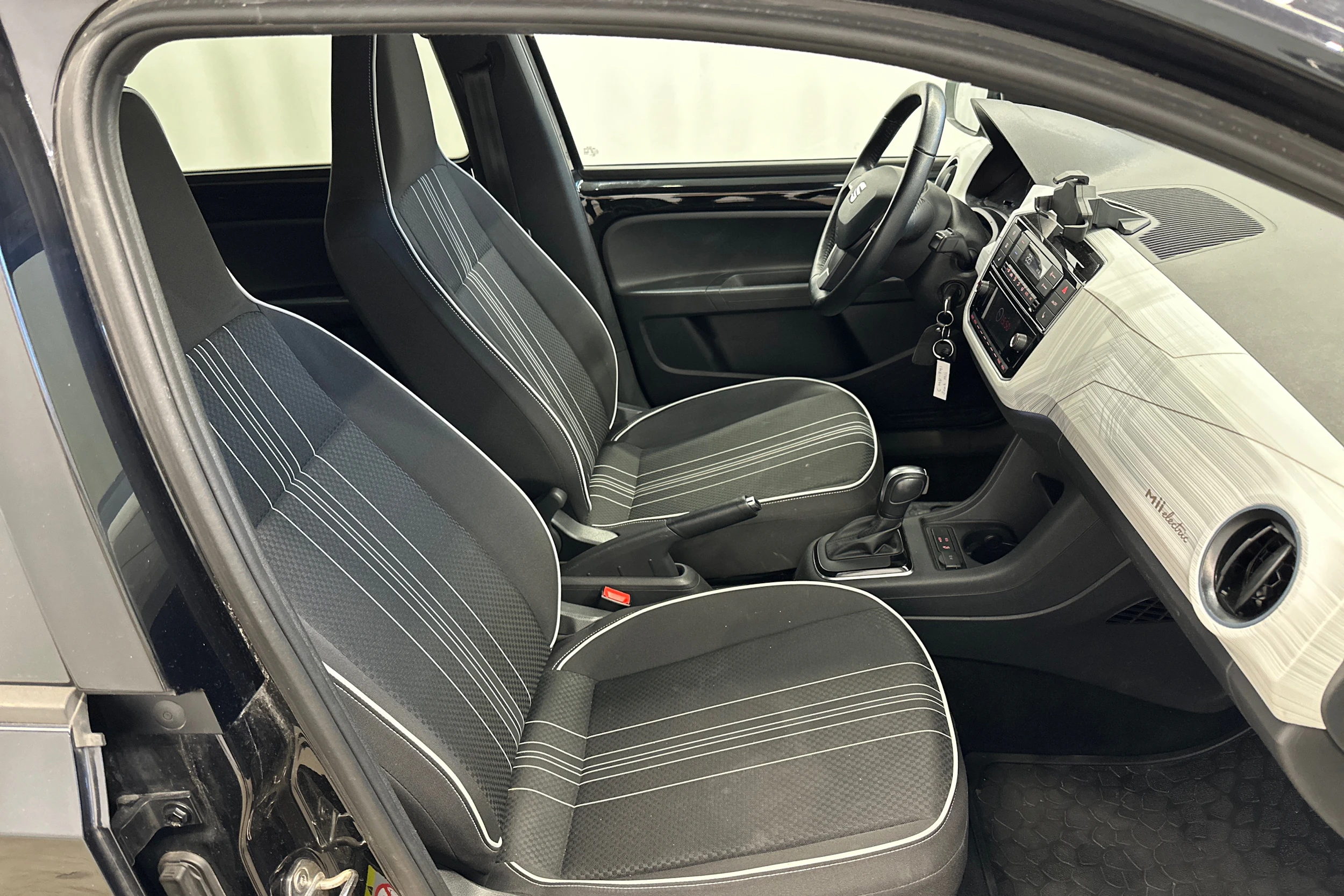 musta SEAT Mii electric 2020 kuva 10.