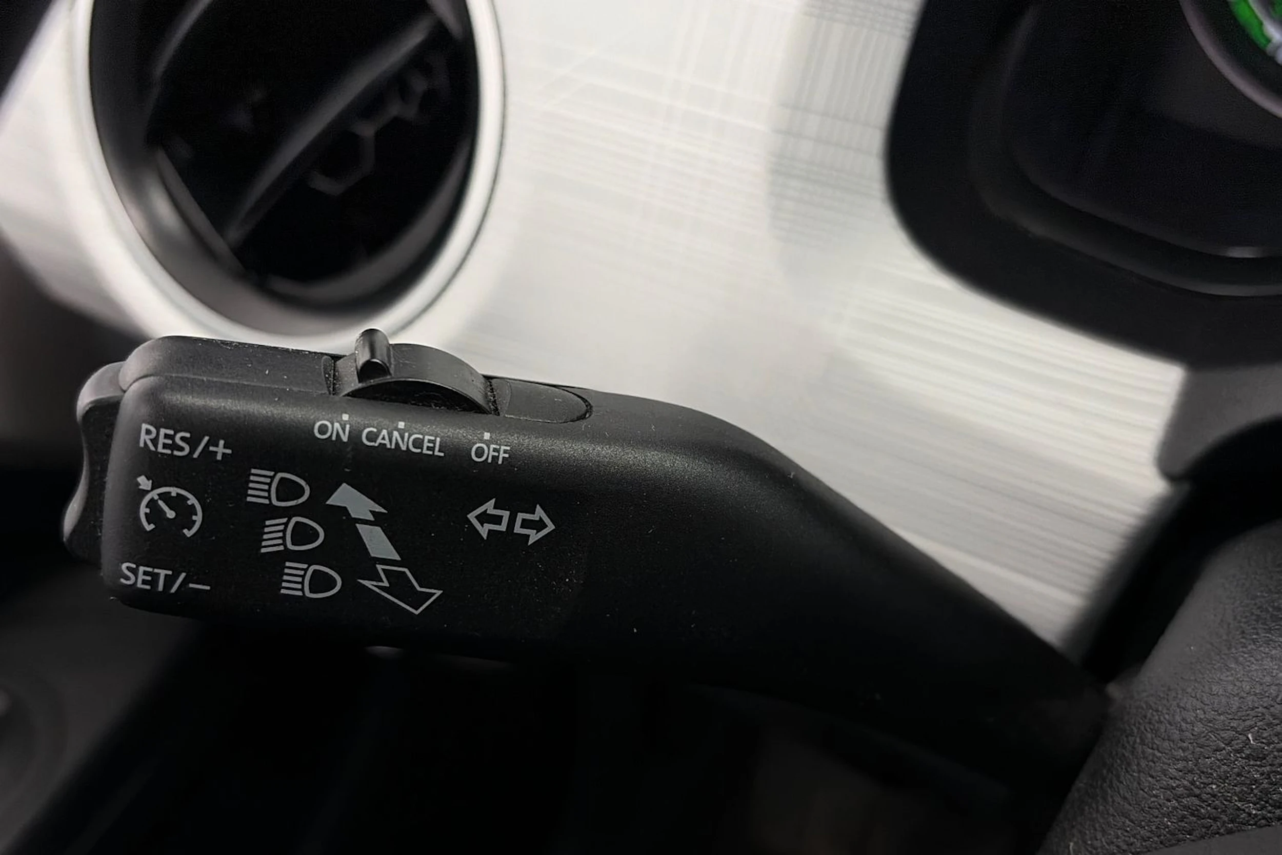 Valkoinen SEAT Mii electric 2021 kuva 14.