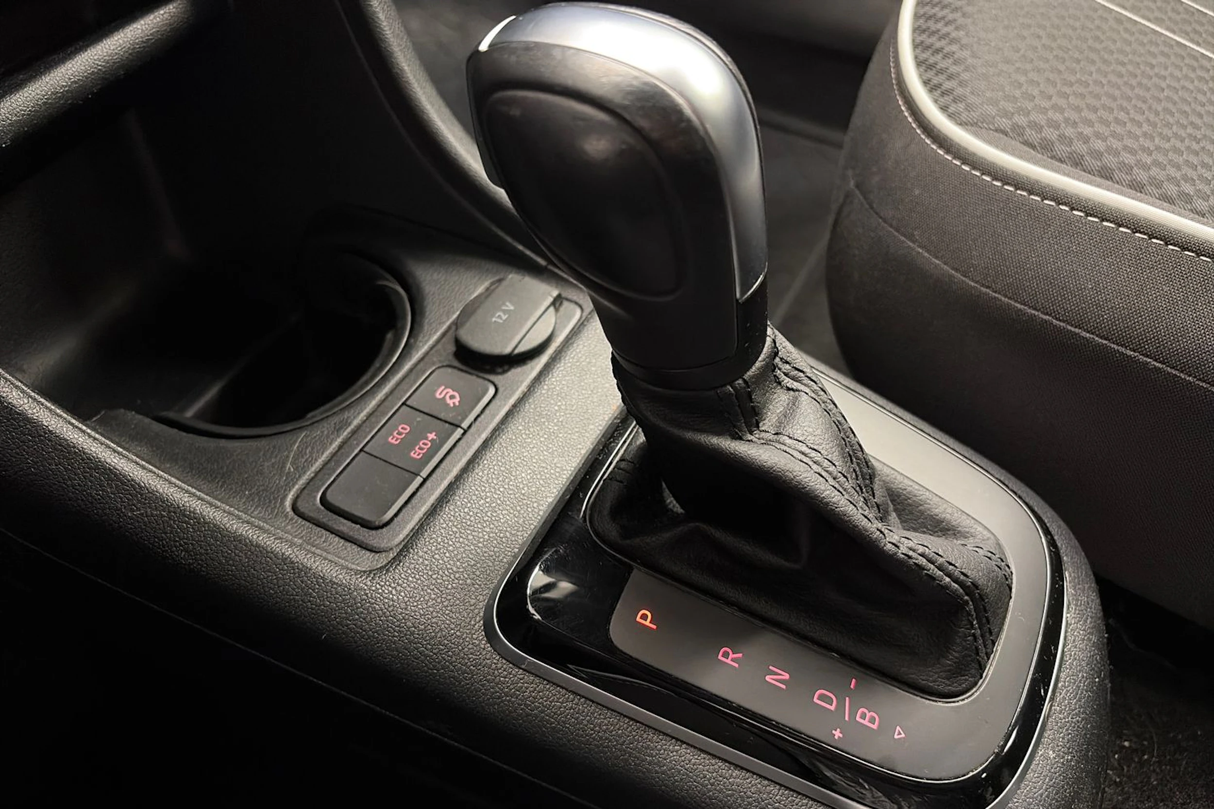 Valkoinen SEAT Mii electric 2021 kuva 17.