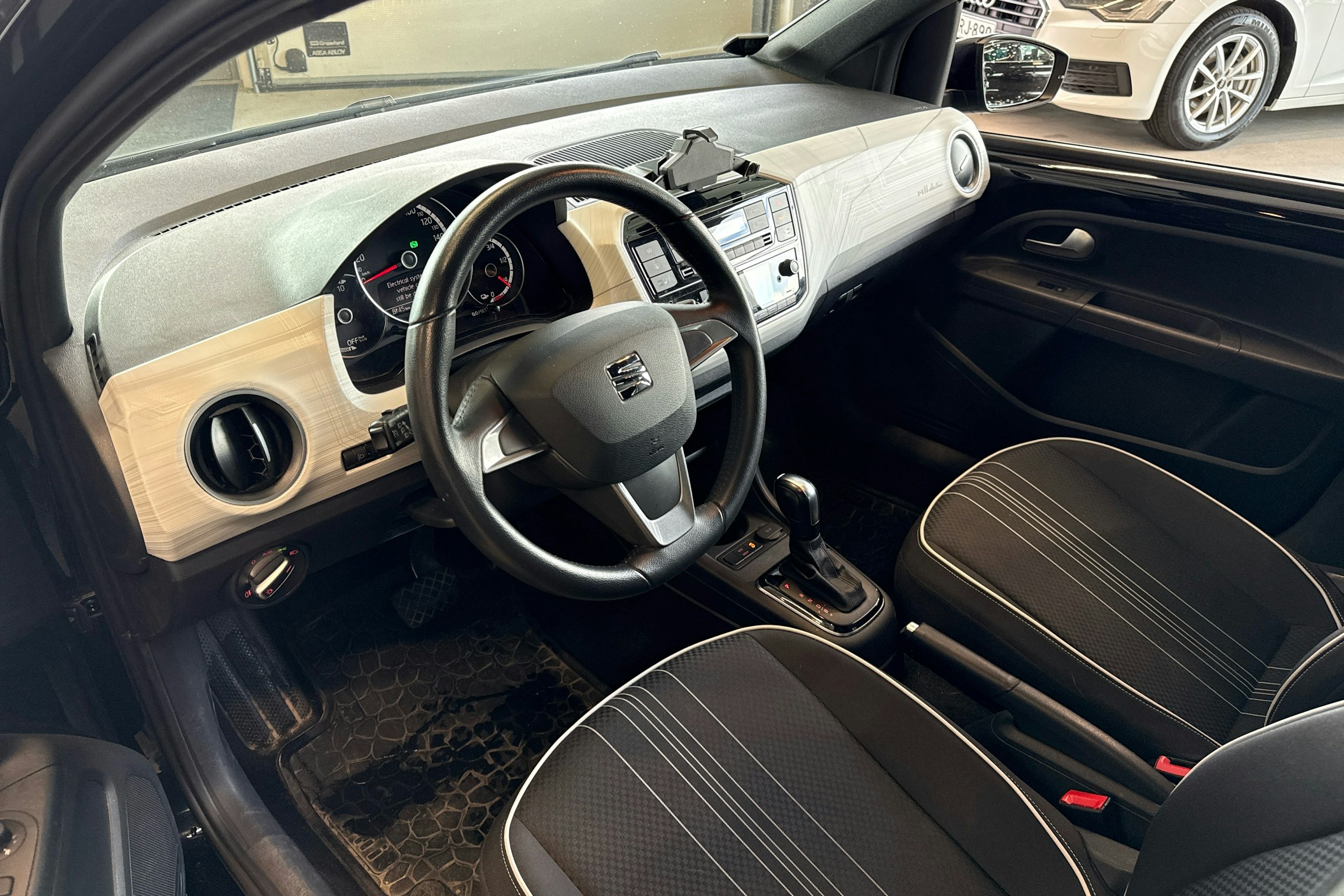 musta SEAT Mii electric 2021 kuva 3.