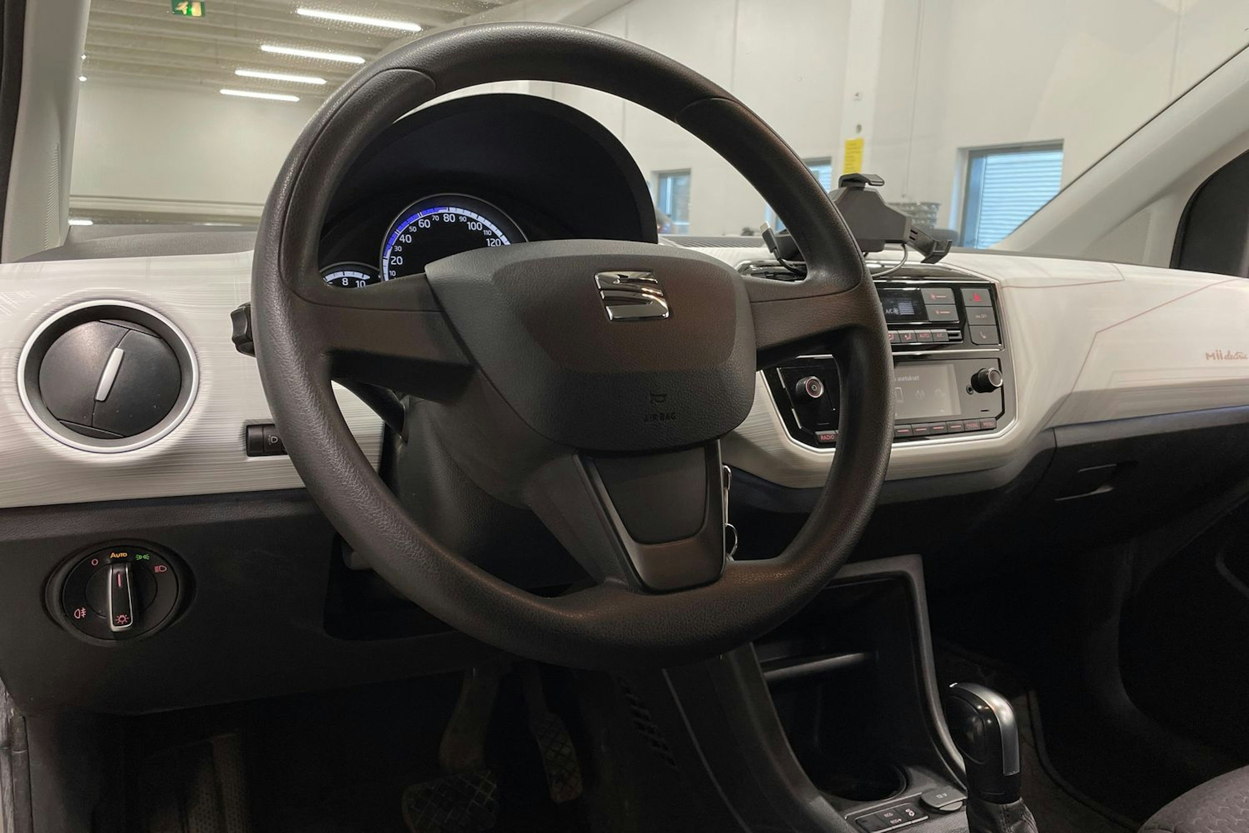 harmaa SEAT Mii electric 2021 kuva 21.