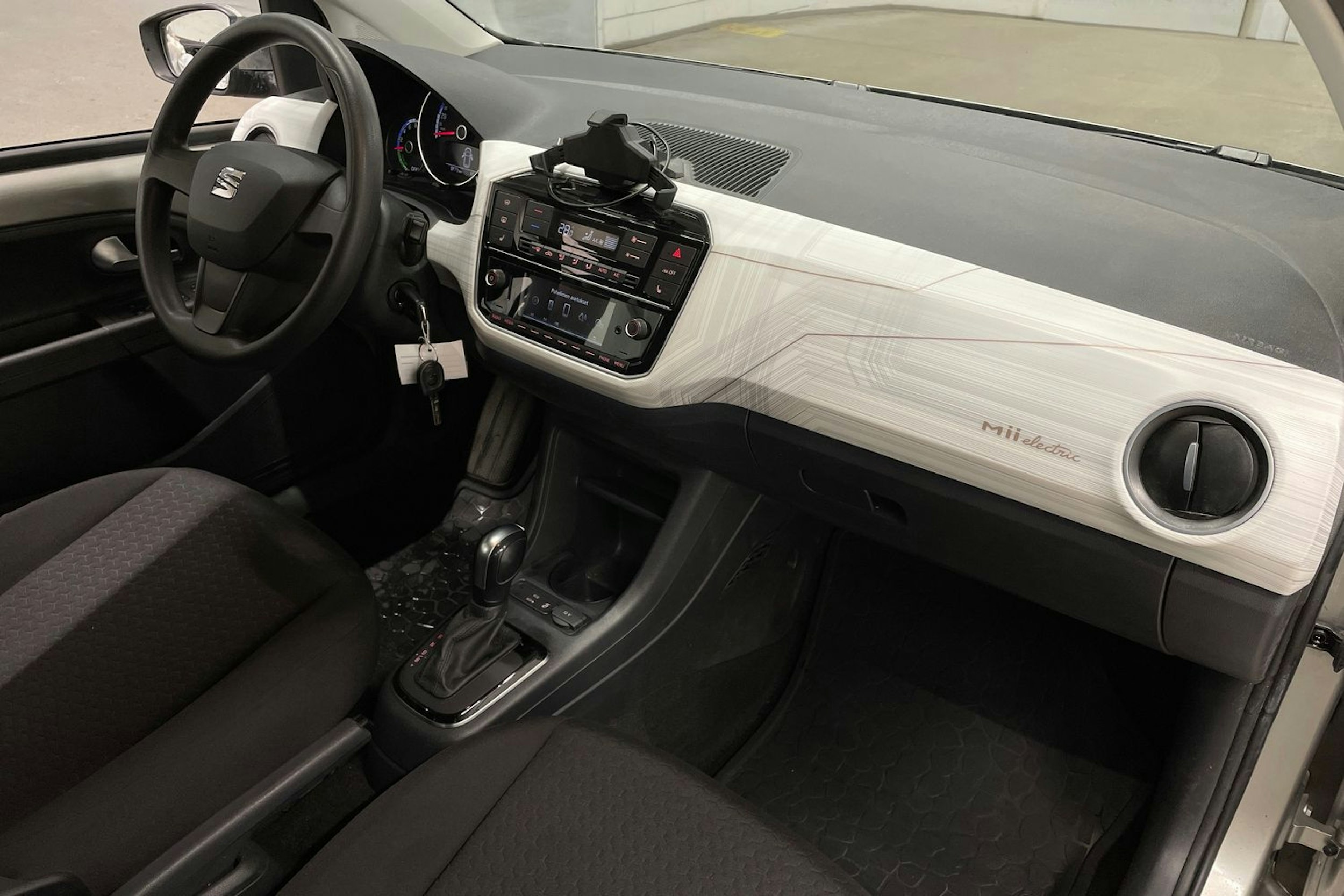 harmaa SEAT Mii electric 2021 kuva 23.