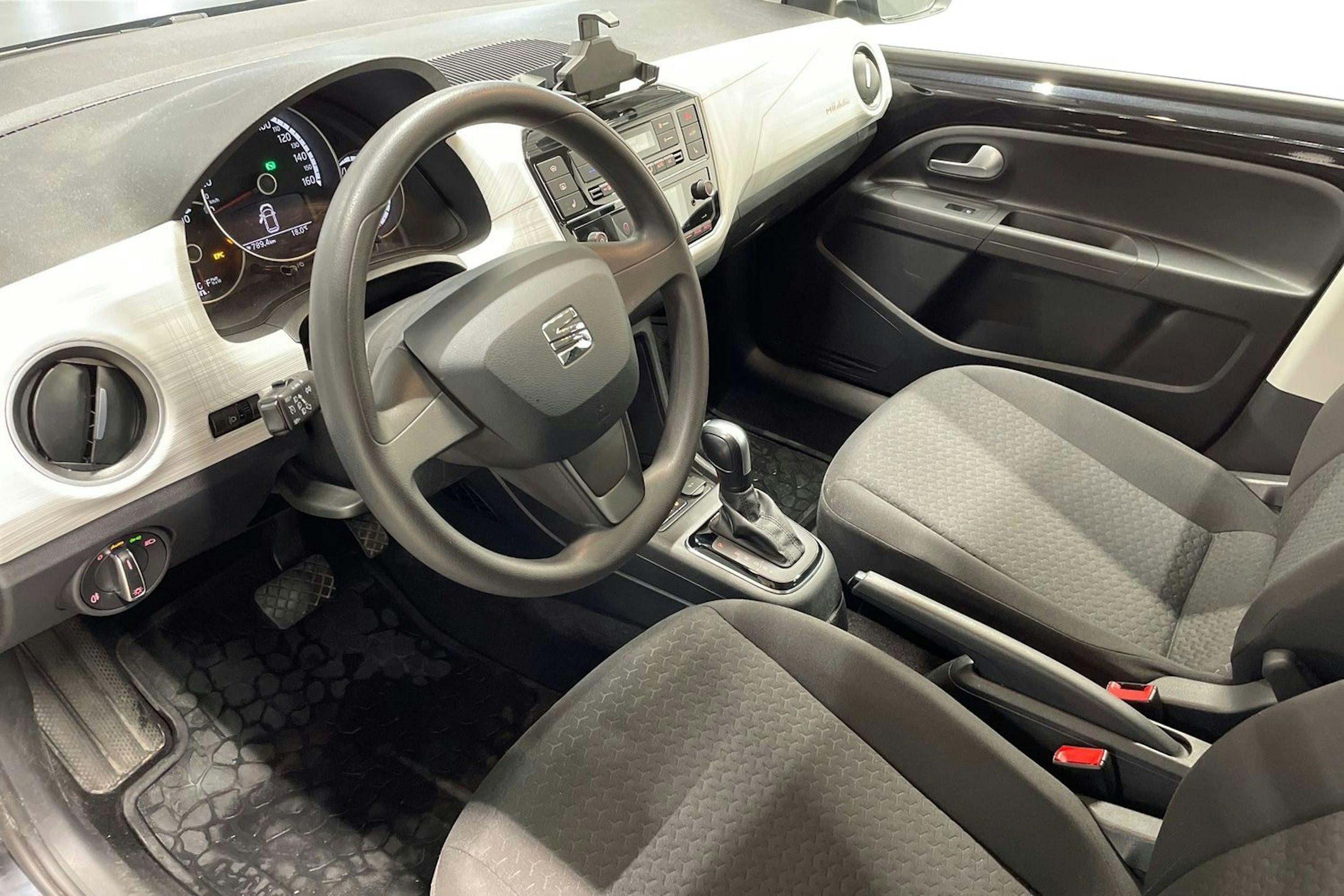 Musta SEAT Mii electric 2021 kuva 7.