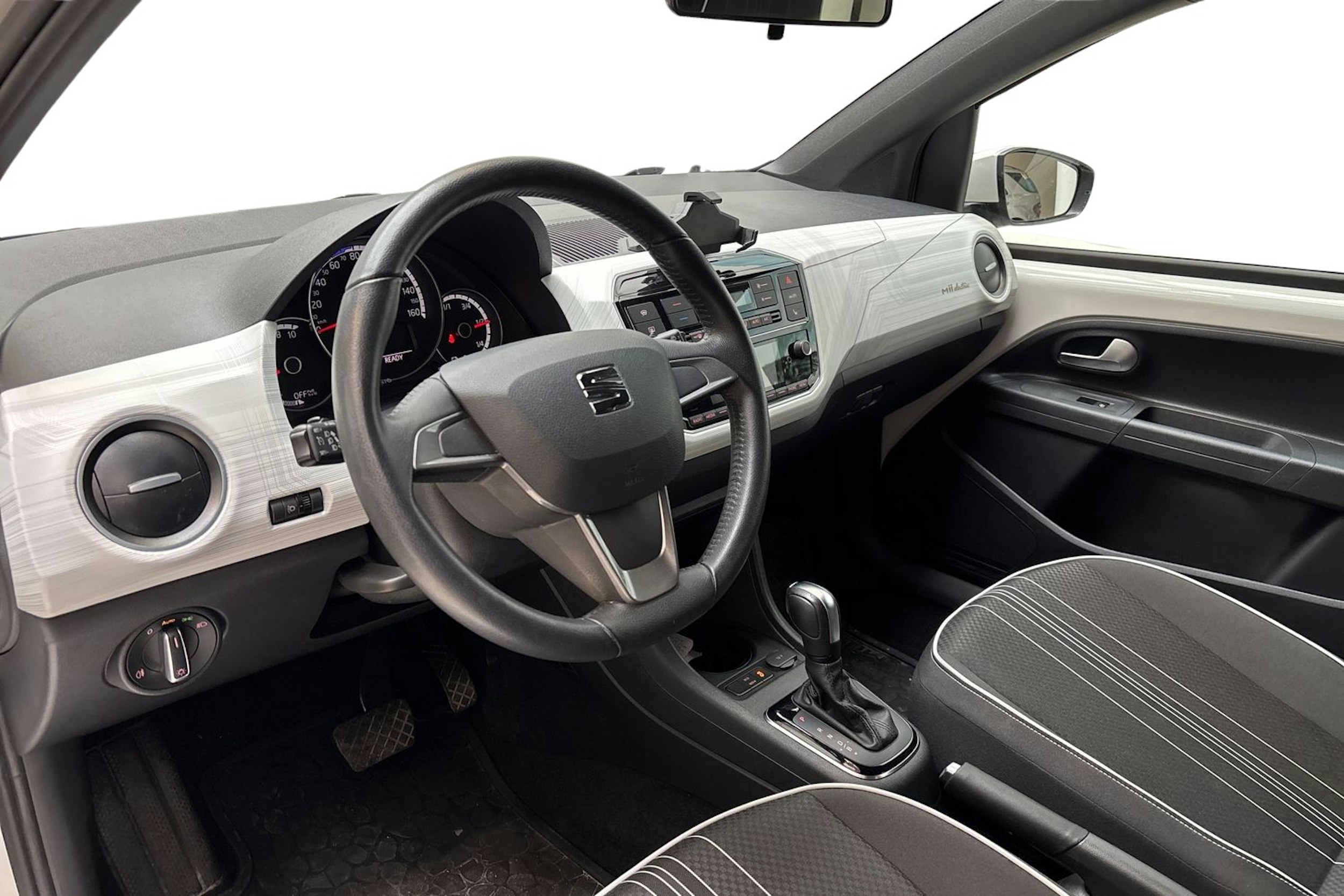 valkoinen SEAT Mii electric 2021 kuva 7.
